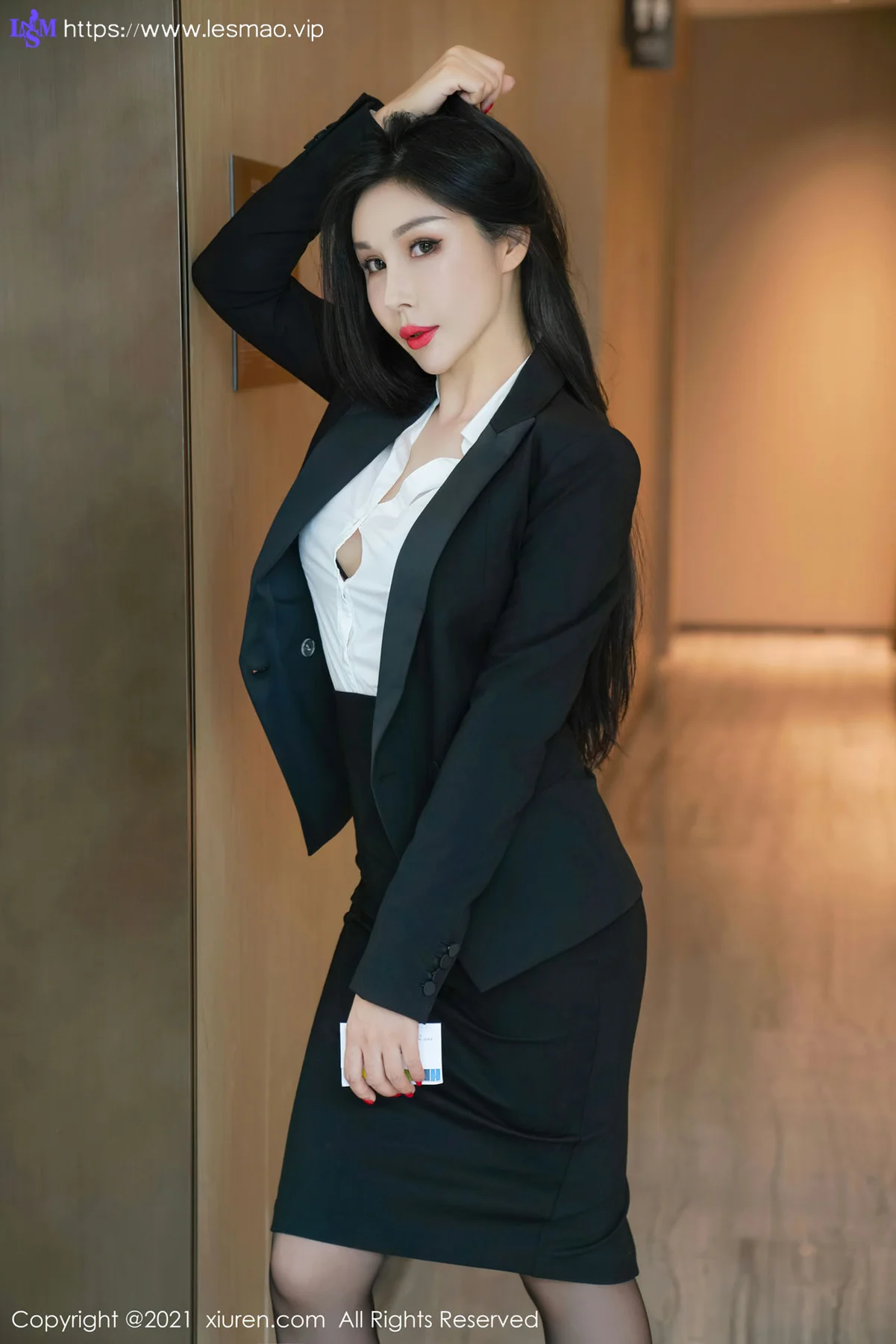 XiuRen 秀人 No.3672 职场OL 田冰冰 性感写真 - 12