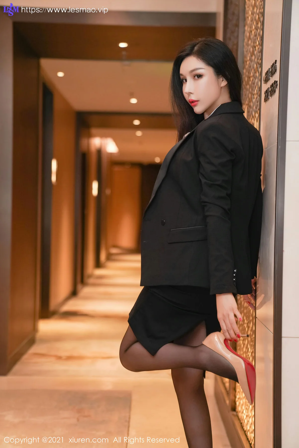 XiuRen 秀人 No.3672 职场OL 田冰冰 性感写真 - 15