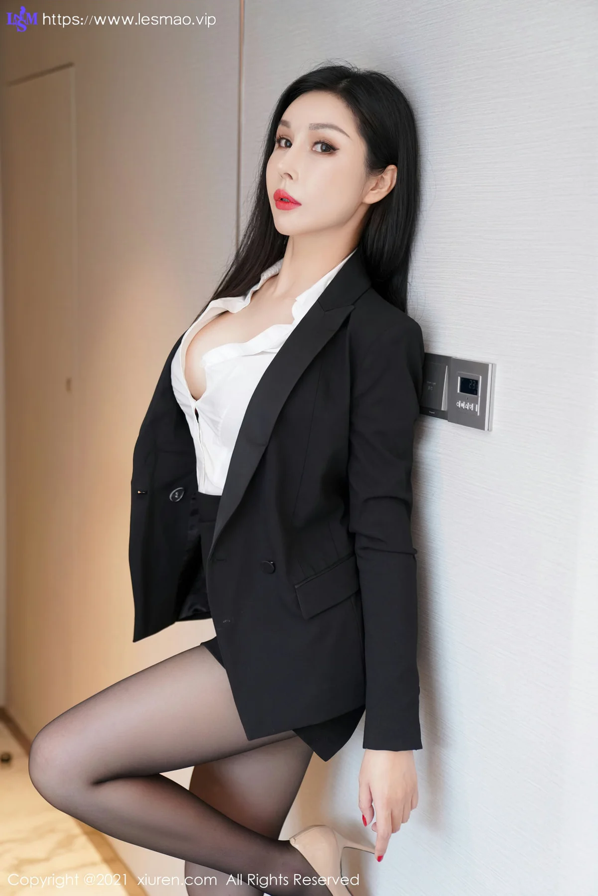 XiuRen 秀人 No.3672 职场OL 田冰冰 性感写真 - 25