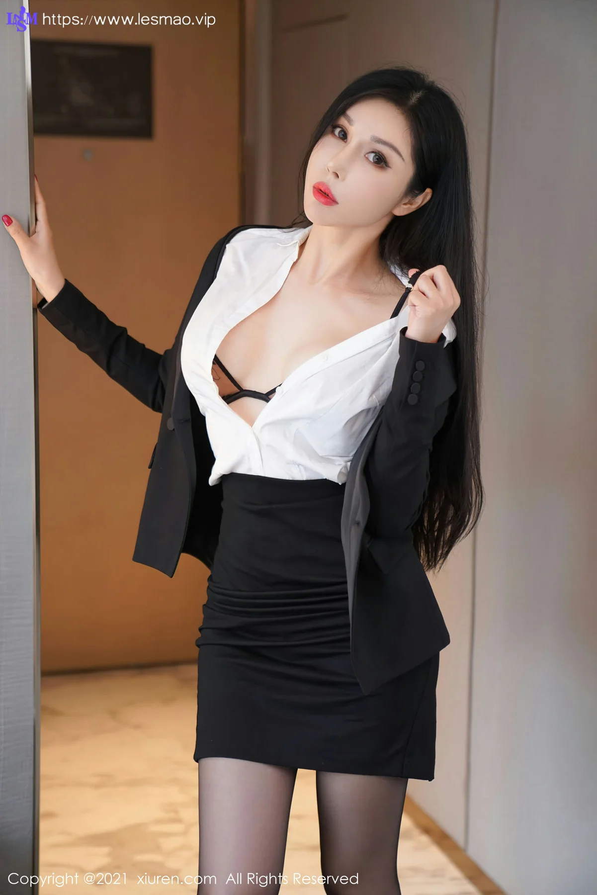 XiuRen 秀人 No.3672 职场OL 田冰冰 性感写真 - 28