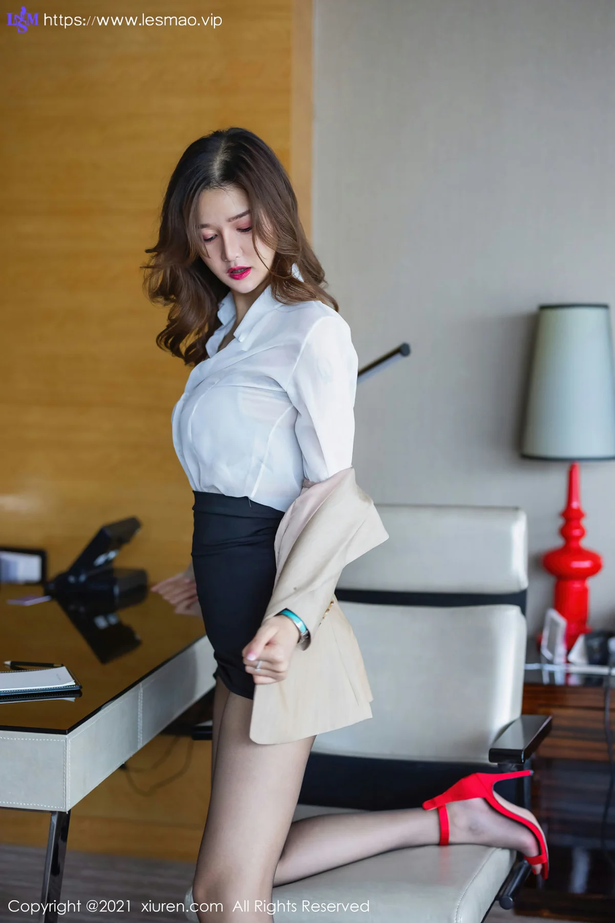 XiuRen 秀人 No.3700 职场OL剧情主题 文芮jeninfer 最新性感写真 - 21