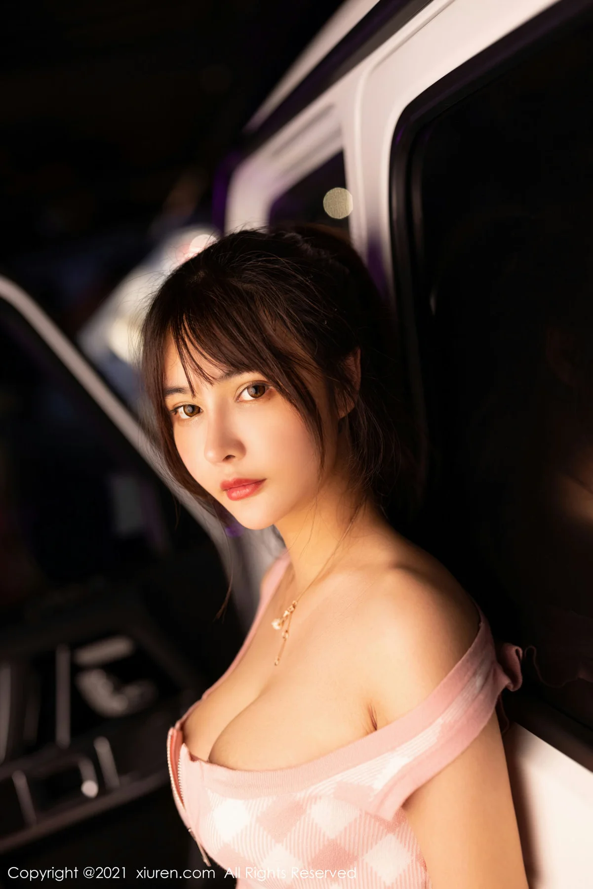 XiuRen 秀人 No.3725 香车与美人 萌奈子 性感写真 - 38