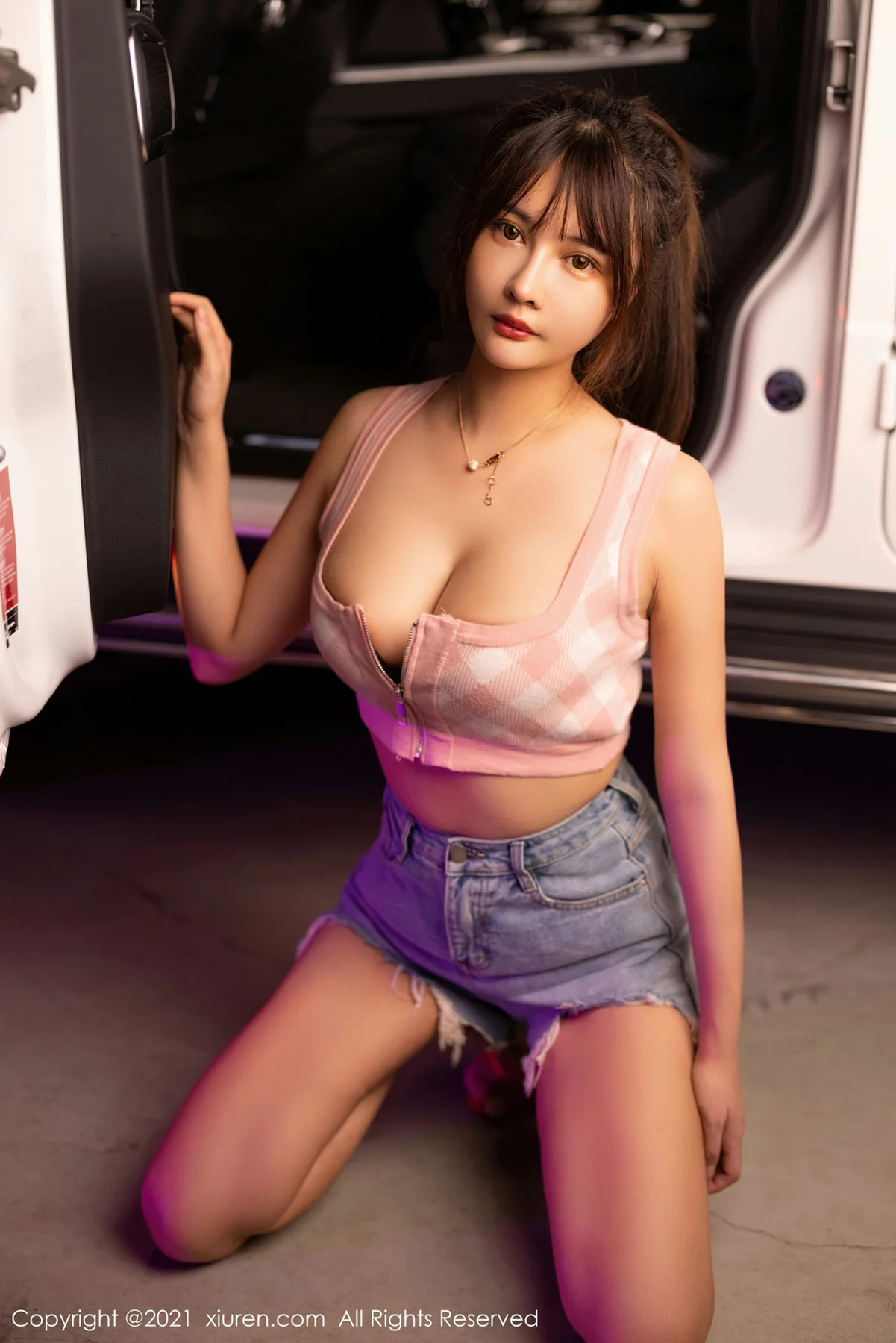 XiuRen 秀人 No.3725 香车与美人 萌奈子 性感写真 - 40