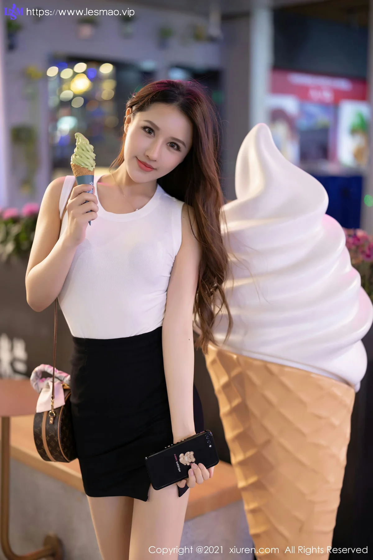 XiuRen 秀人 No.3733 格子裙 徐安安 旅拍写真 - 56