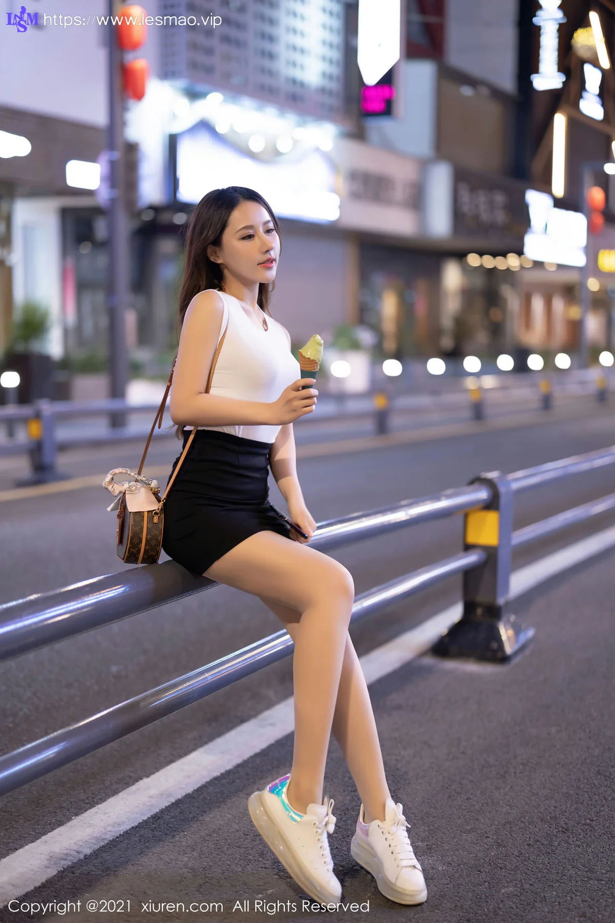 XiuRen 秀人 No.3733 格子裙 徐安安 旅拍写真 - 57