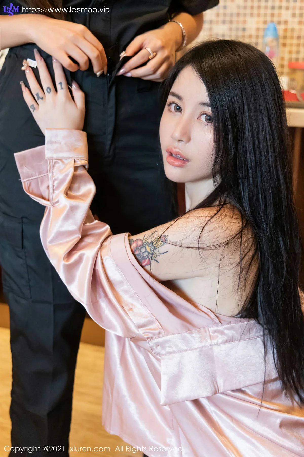 XiuRen 秀人 No.3796 保安制服 美七Mia与萌汉药baby 模特合集写真22 - 28