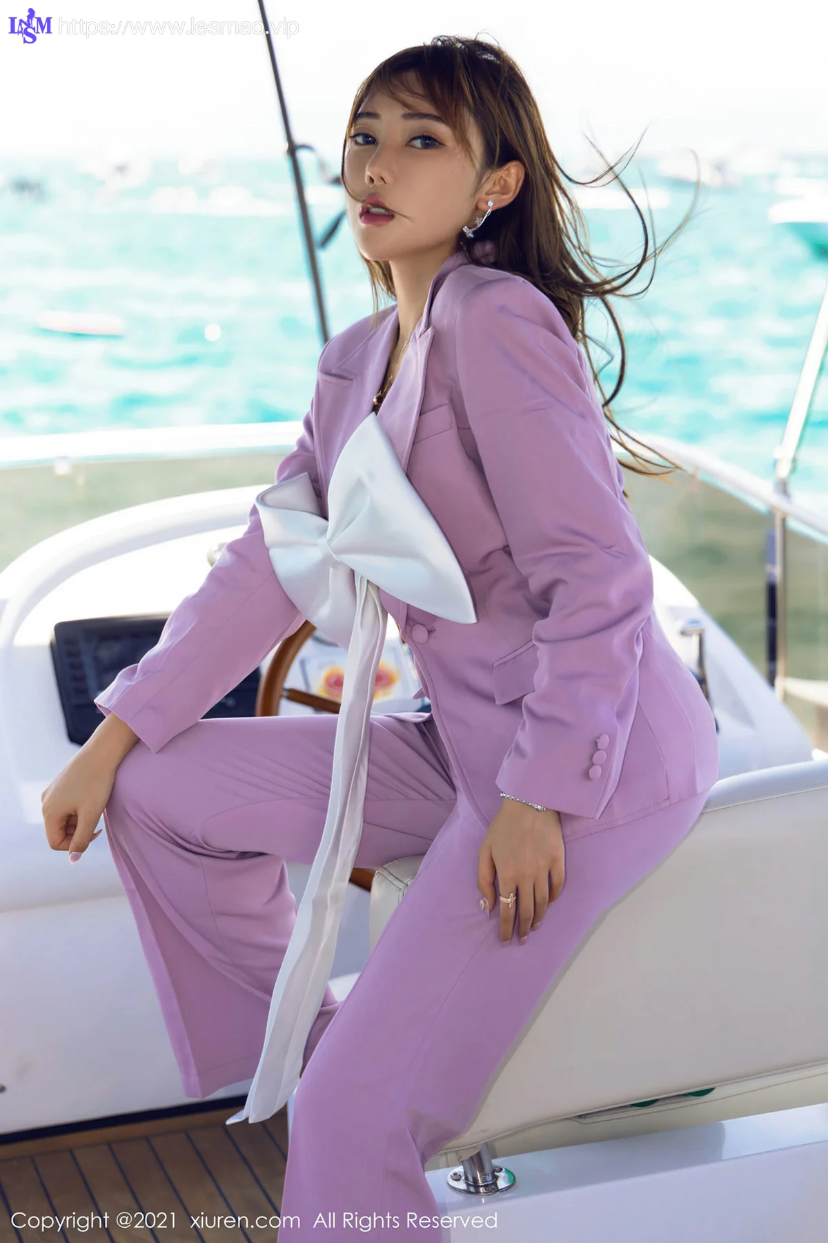 XiuRen 秀人 No.3833 游艇独特礼结服饰 萌汉药baby 三亚旅拍写真 - 11