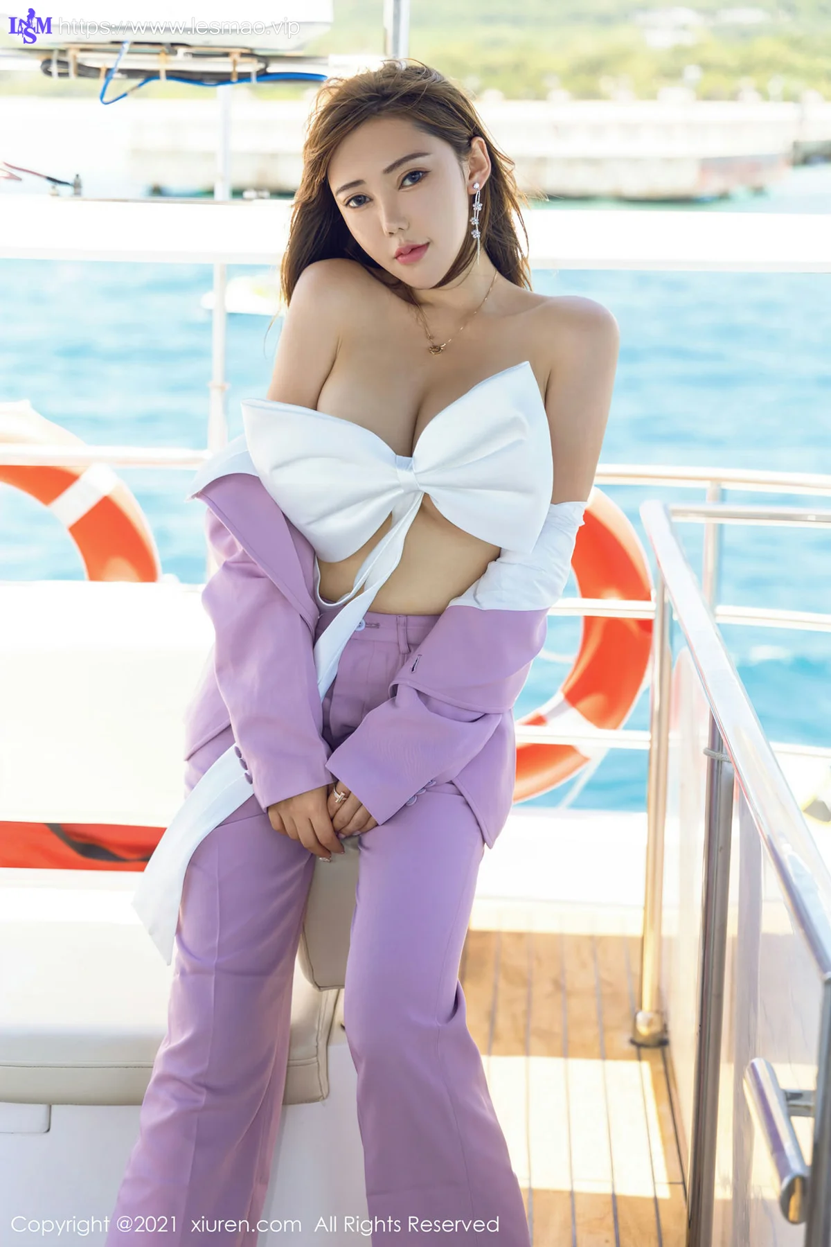 XiuRen 秀人 No.3833 游艇独特礼结服饰 萌汉药baby 三亚旅拍写真 - 26