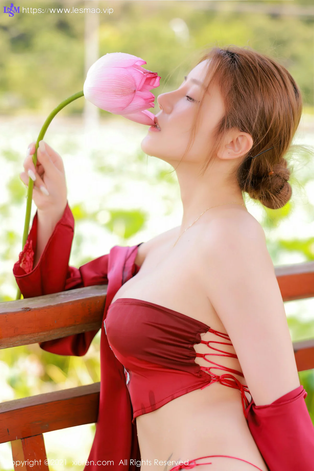 XiuRen 秀人 No.3862 室外古风荷花园 夏西CiCi 性感写真2 - 15