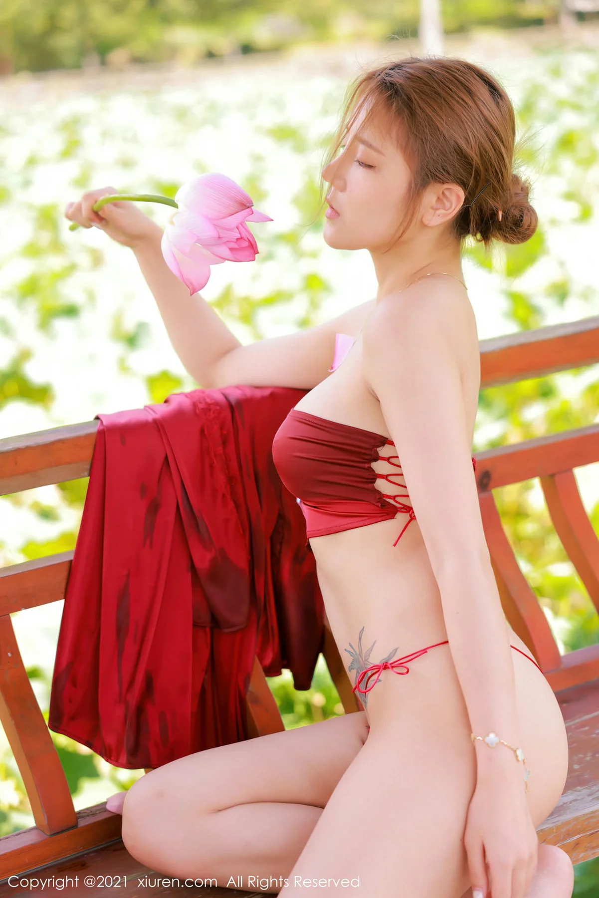 XiuRen 秀人 No.3862 室外古风荷花园 夏西CiCi 性感写真2 - 23