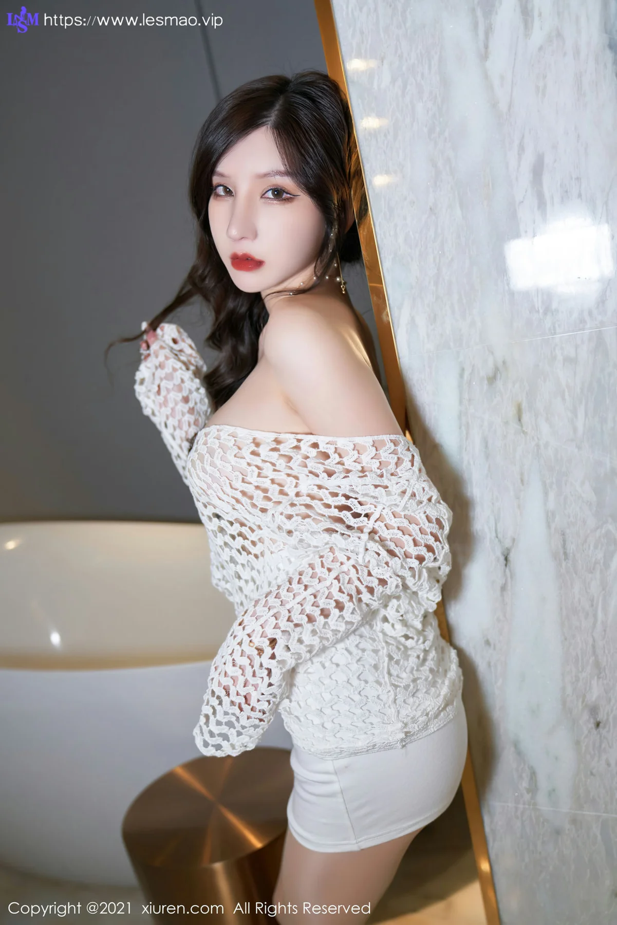 XiuRen 秀人 No.3897 OL短裙 周于希Sandy 大理旅拍11 - 30