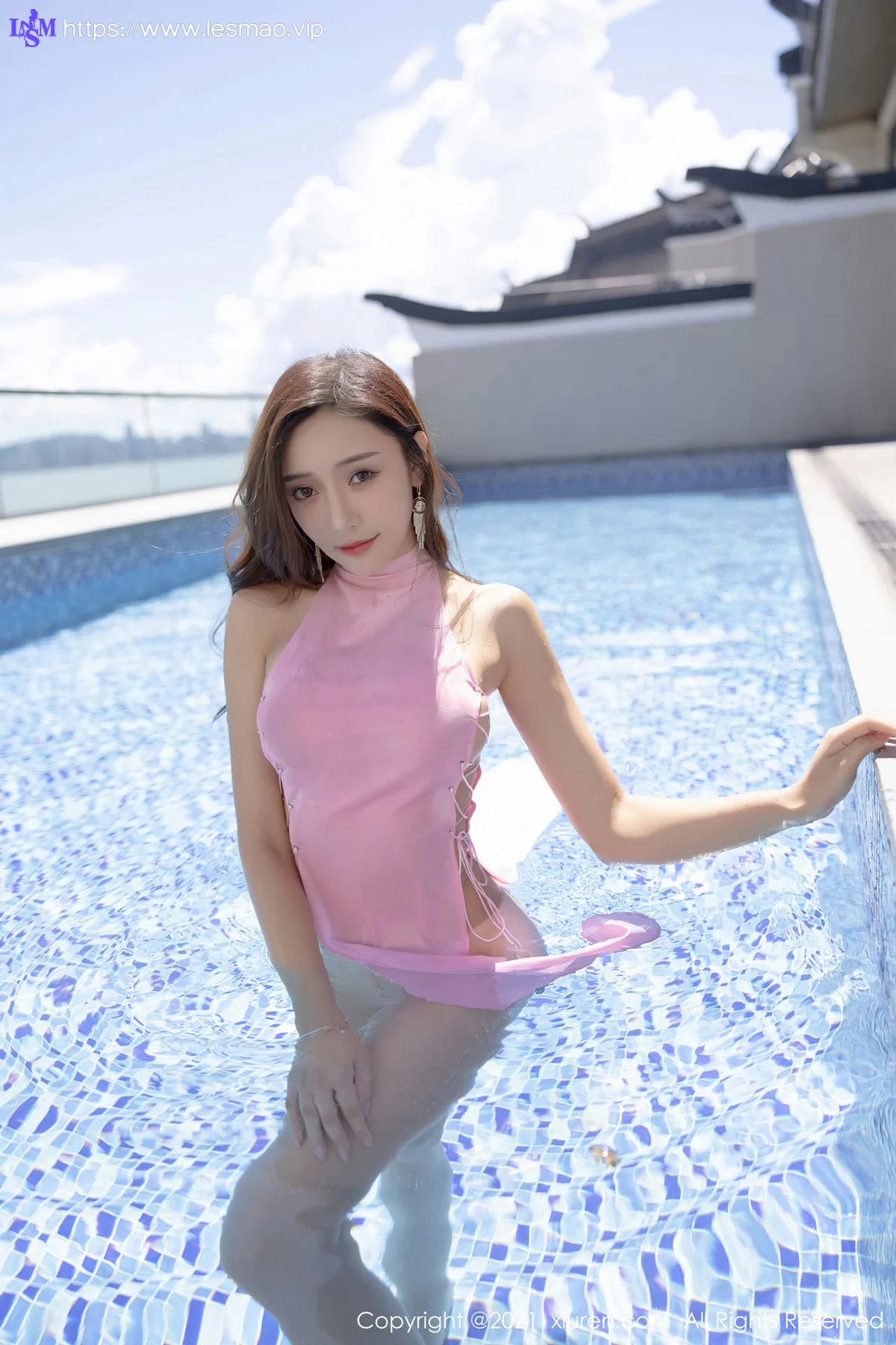 XiuRen 秀人 No.3944 王馨瑶yanni 户外旗袍爆乳 - 51