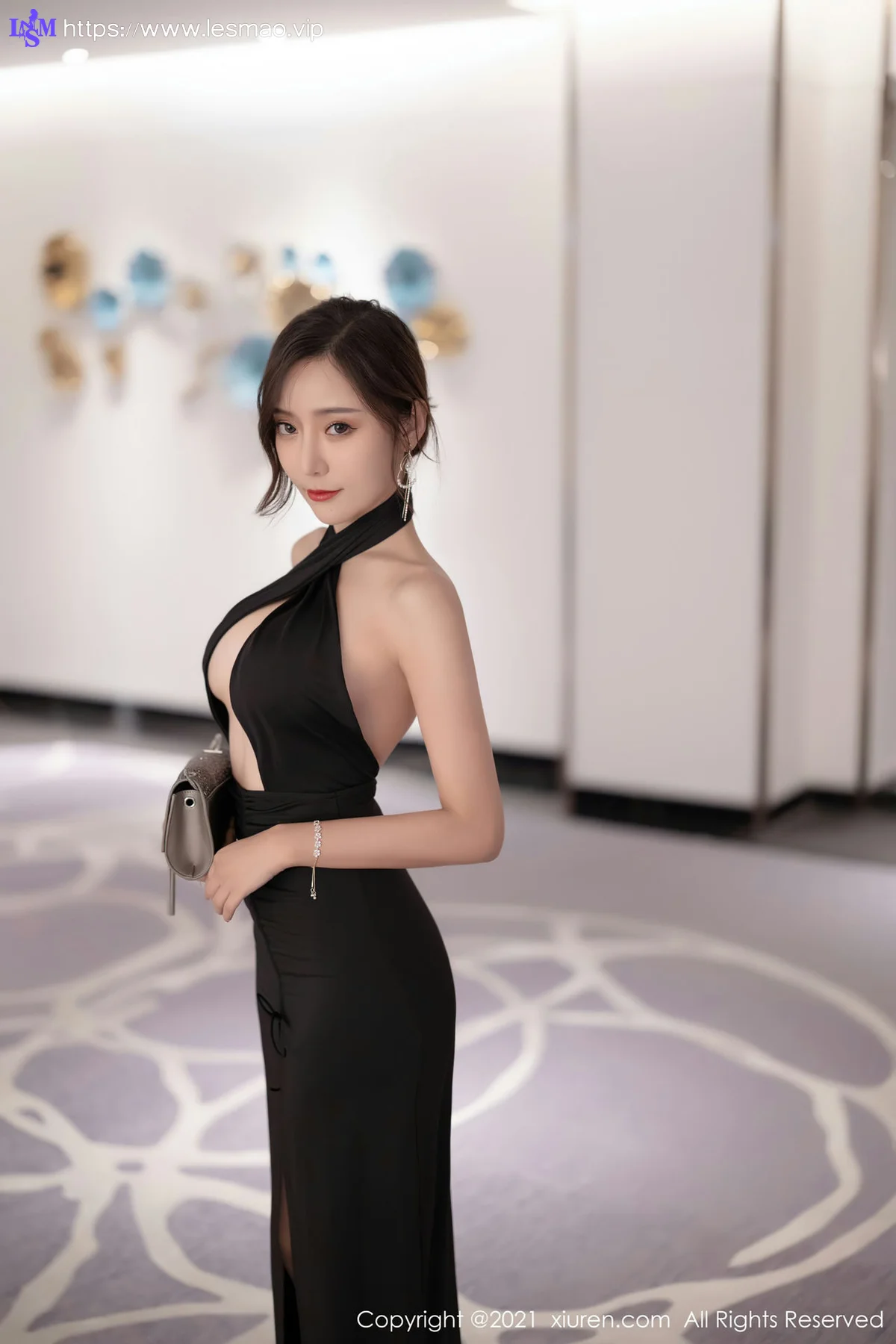 XiuRen 秀人 No.3944 王馨瑶yanni 户外旗袍爆乳 - 56