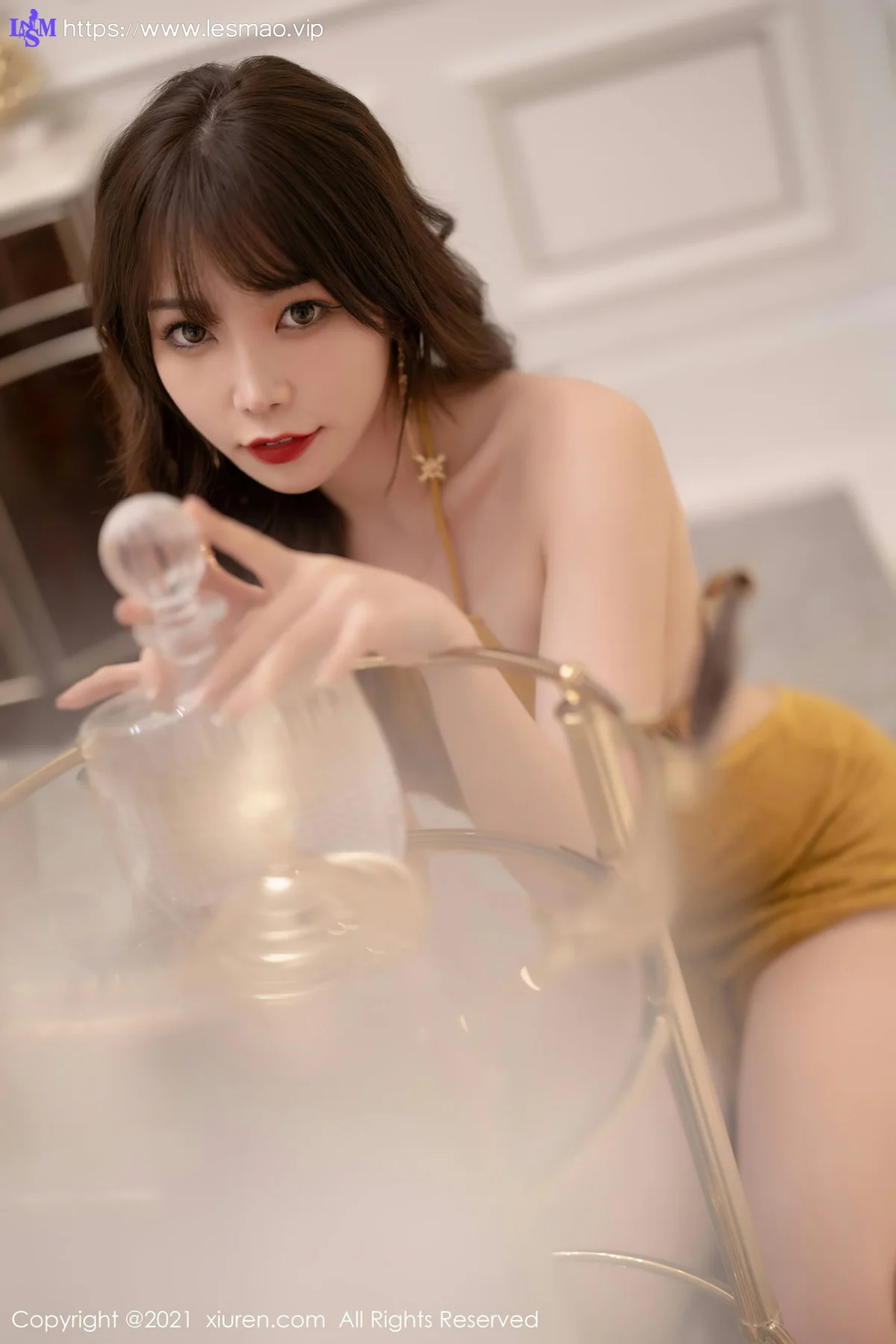 XiuRen 秀人 No.3968 芝芝booty 露背美裙 - 42