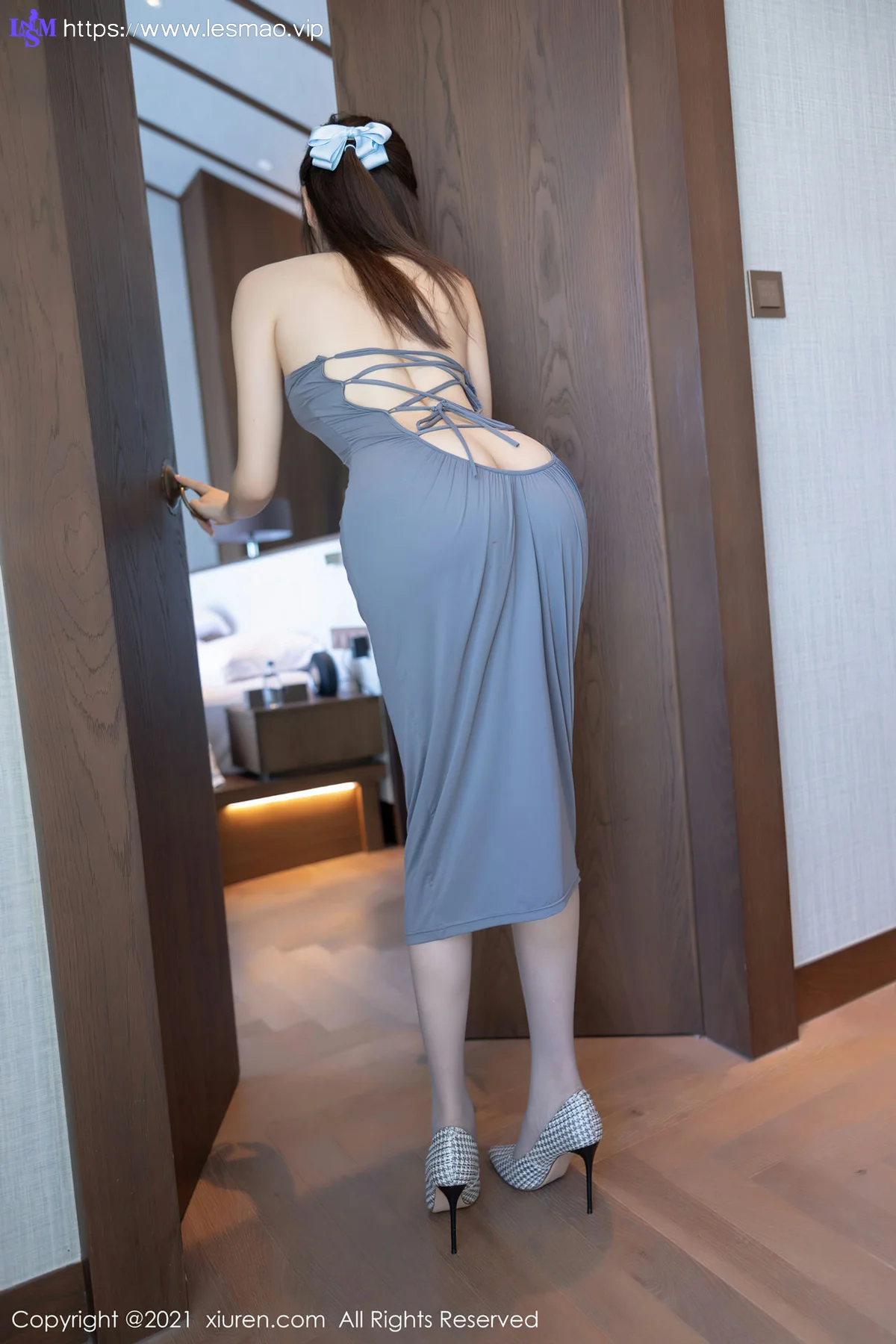 XiuRen 秀人 No.3978 湿身灰丝 芝芝Booty 深圳旅拍22 - 32