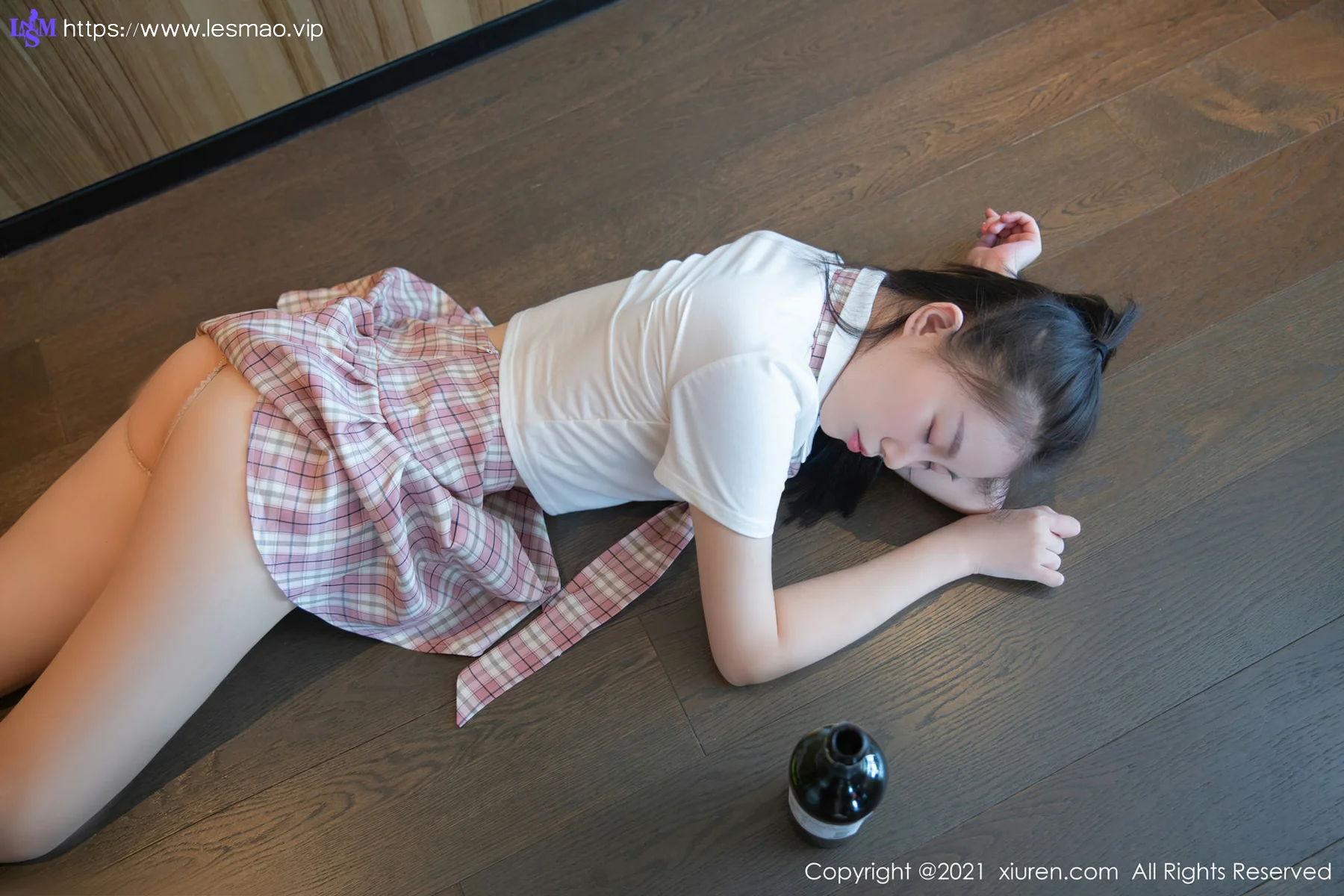 XiuRen 秀人 No.3981 学生醉酒主题 一颗甜蛋黄a 性感写真 - 22