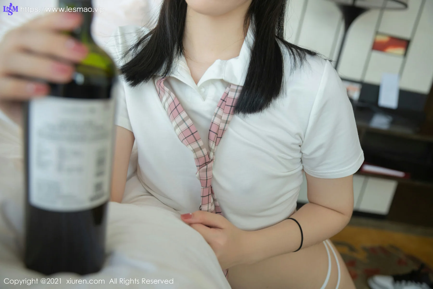 XiuRen 秀人 No.3981 学生醉酒主题 一颗甜蛋黄a 性感写真 - 35