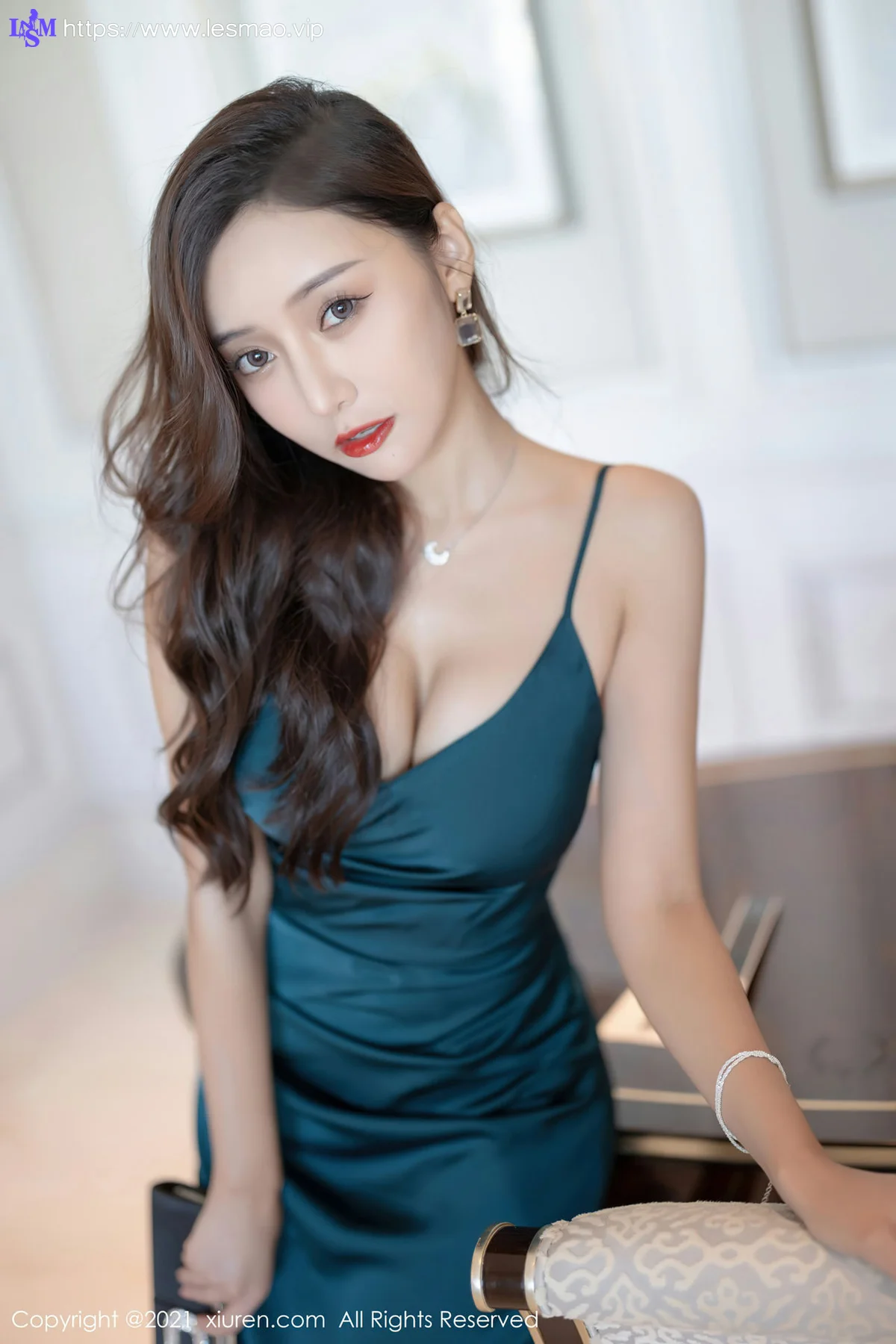 XiuRen 秀人 No.3986 吊裙与性感内衣 王馨瑶yanni 深圳旅拍11 - 13