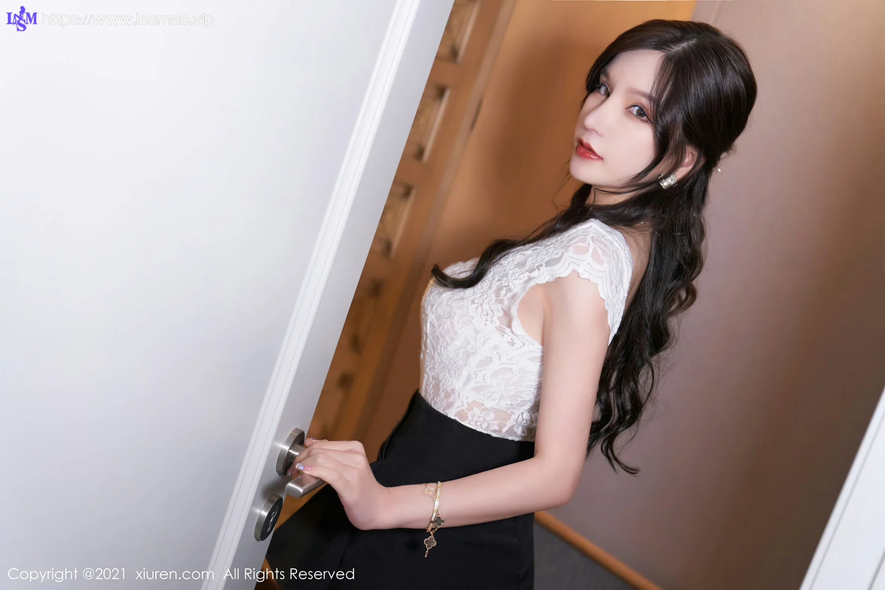 XiuRen 秀人 No.3992 秘书OL剧情主题 周于希Sandy 性感写真 - 27