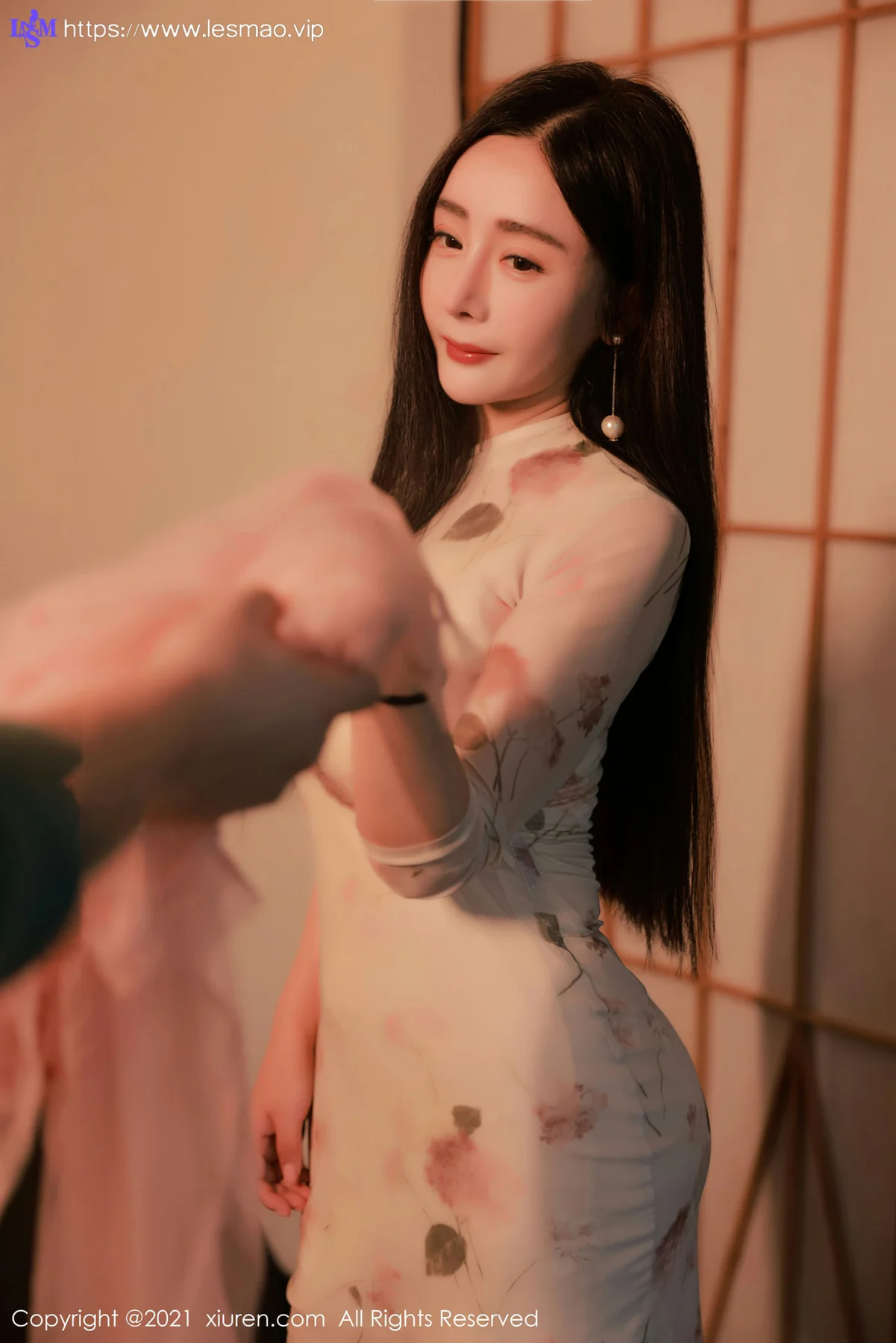 XiuRen 秀人 No.4002 日料店兼职 允爾 性感写真 - 14