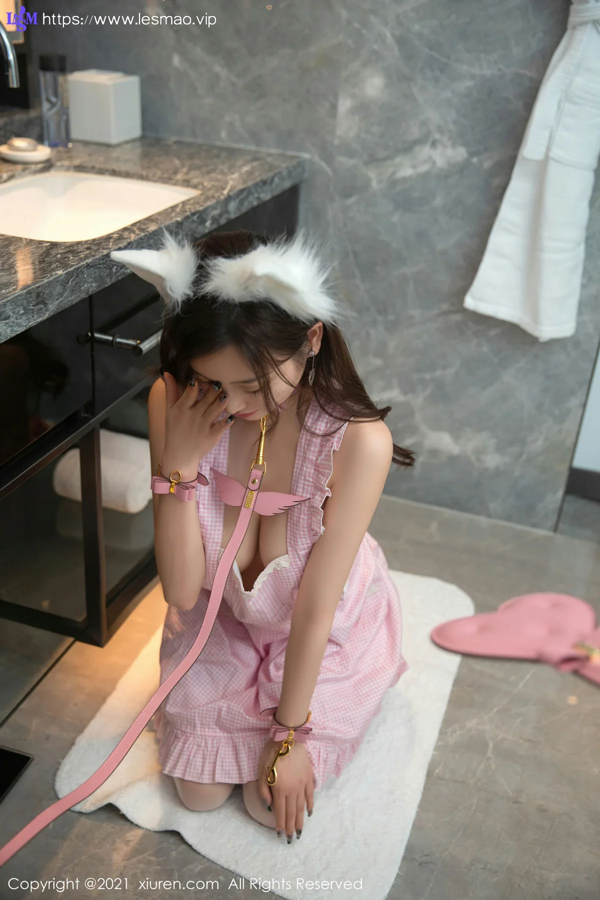 XiuRen 秀人 No.4028 爆乳女神 杨晨晨 俏皮制服 - 52