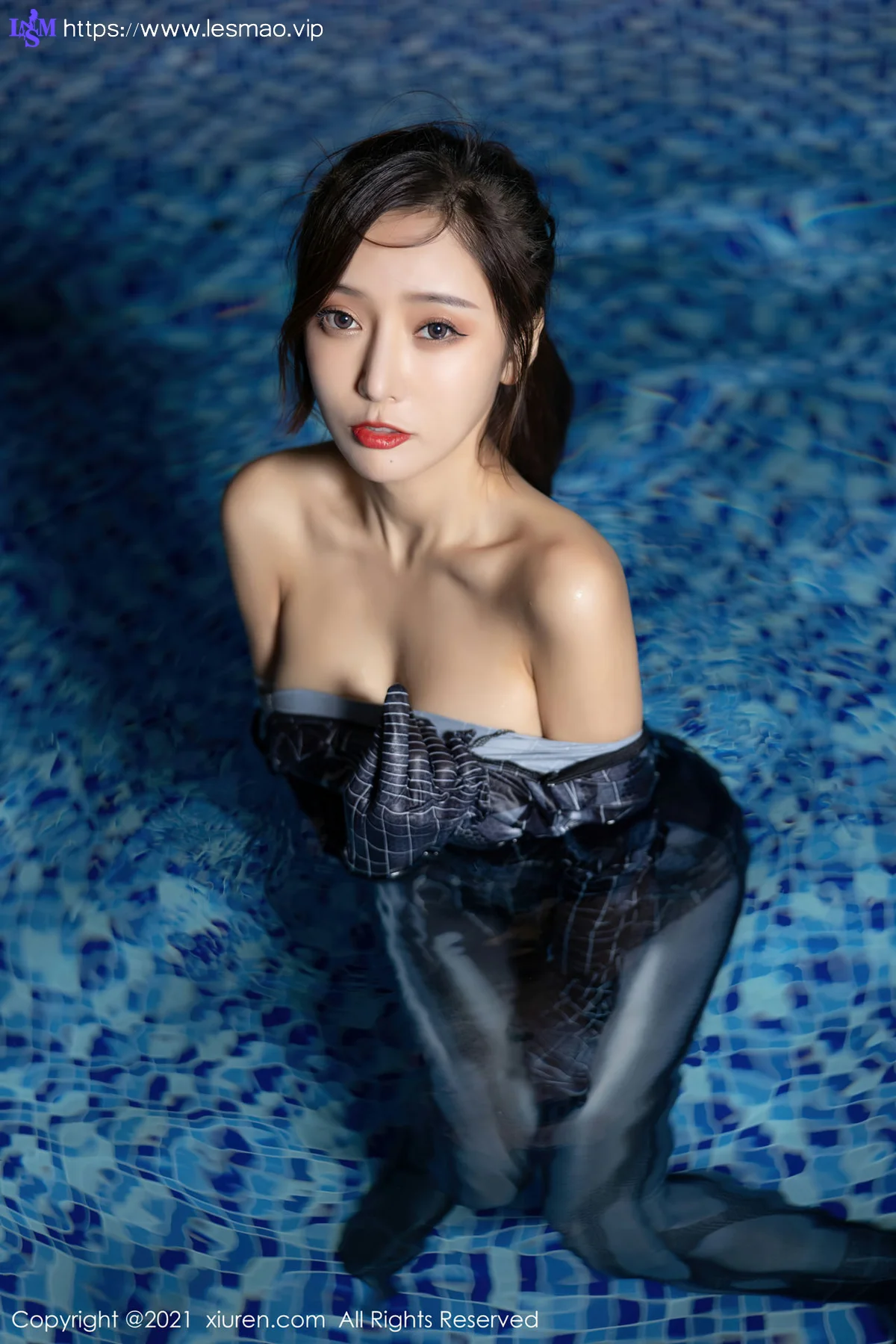 XiuRen 秀人 No.4046 蜘蛛侠女郎与泳池 王馨瑶yanni 深圳旅拍 - 31