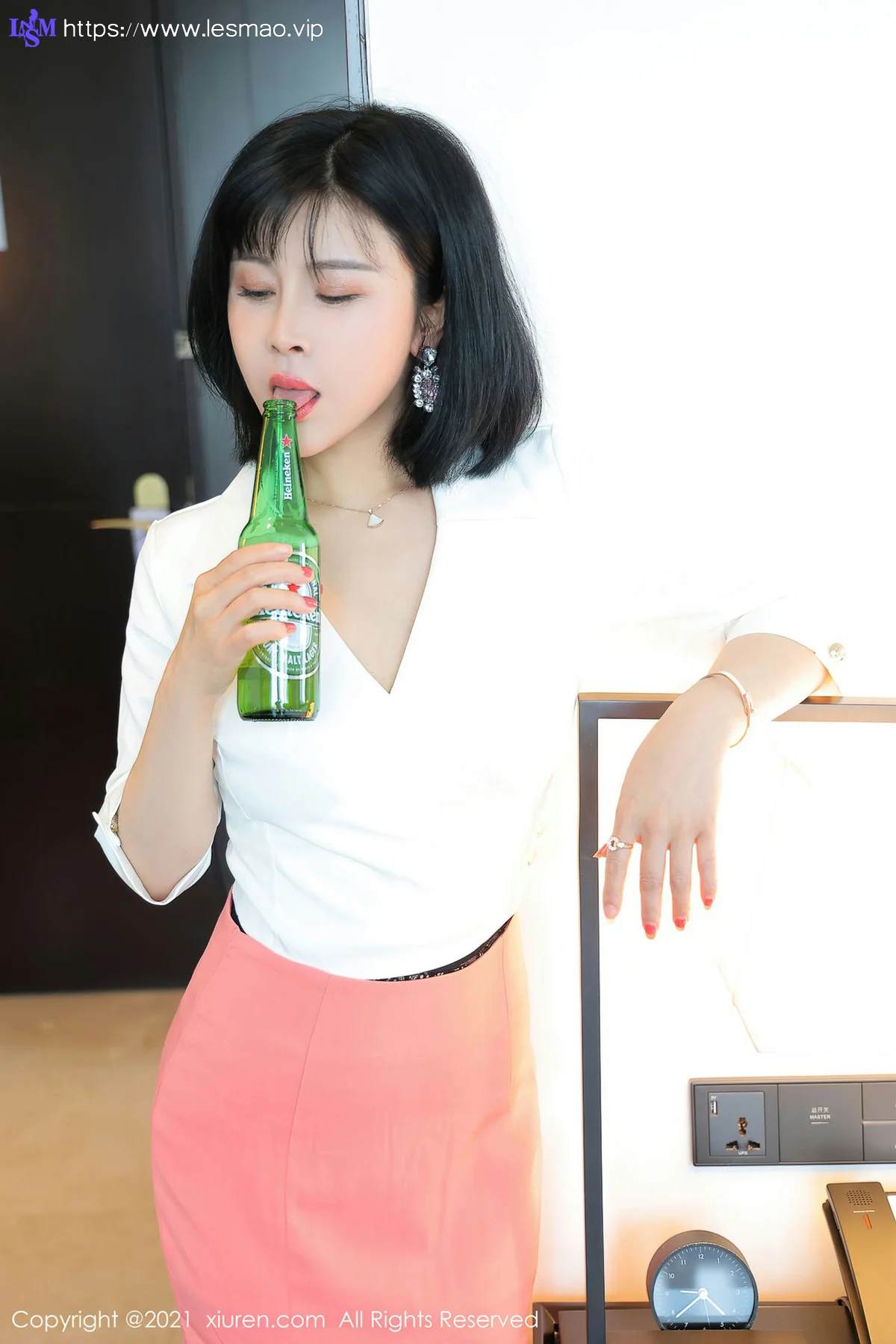 XiuRen 秀人 No.4047 新人模特 乖乖小野喵和Lucky沈欢欣 - 16