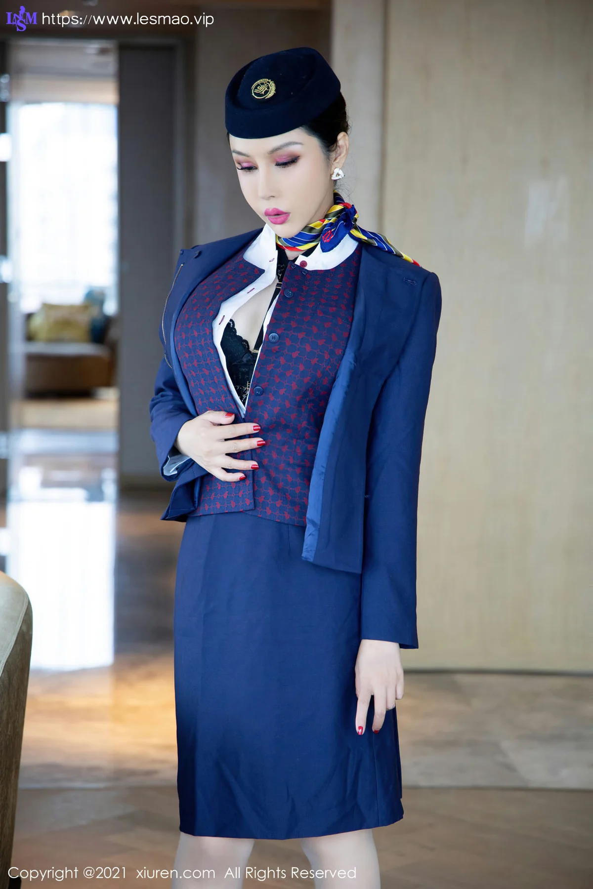 XiuRen 秀人 No.4050 空姐制服 田冰冰 三亚旅拍写真3 - 19