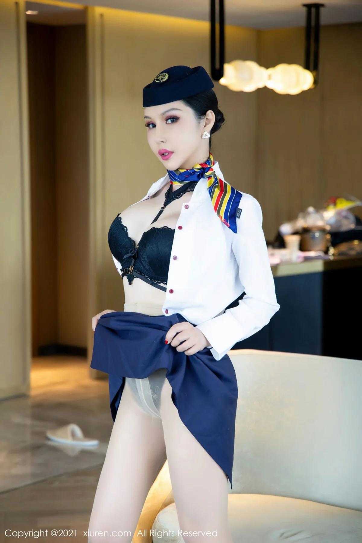 XiuRen 秀人 No.4050 空姐制服 田冰冰 三亚旅拍写真3 - 32
