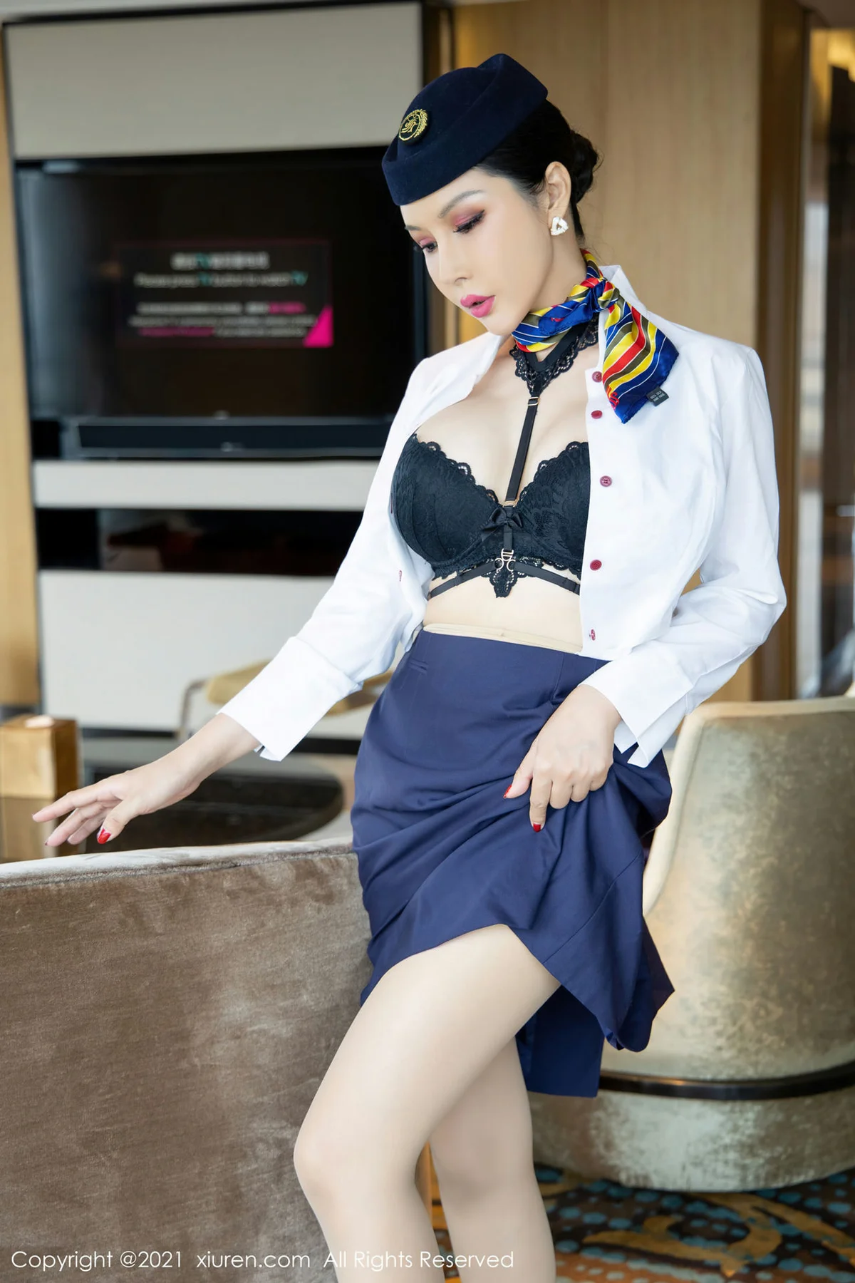 XiuRen 秀人 No.4050 空姐制服 田冰冰 三亚旅拍写真3 - 35