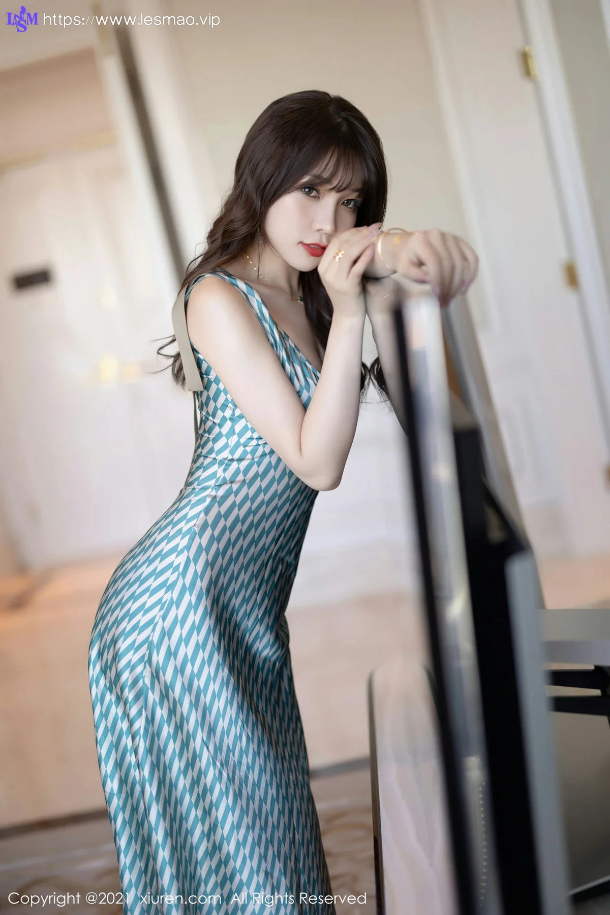 XiuRen 秀人 No.4069 眸含春水清波 芝芝Booty 深圳旅拍11 - 18