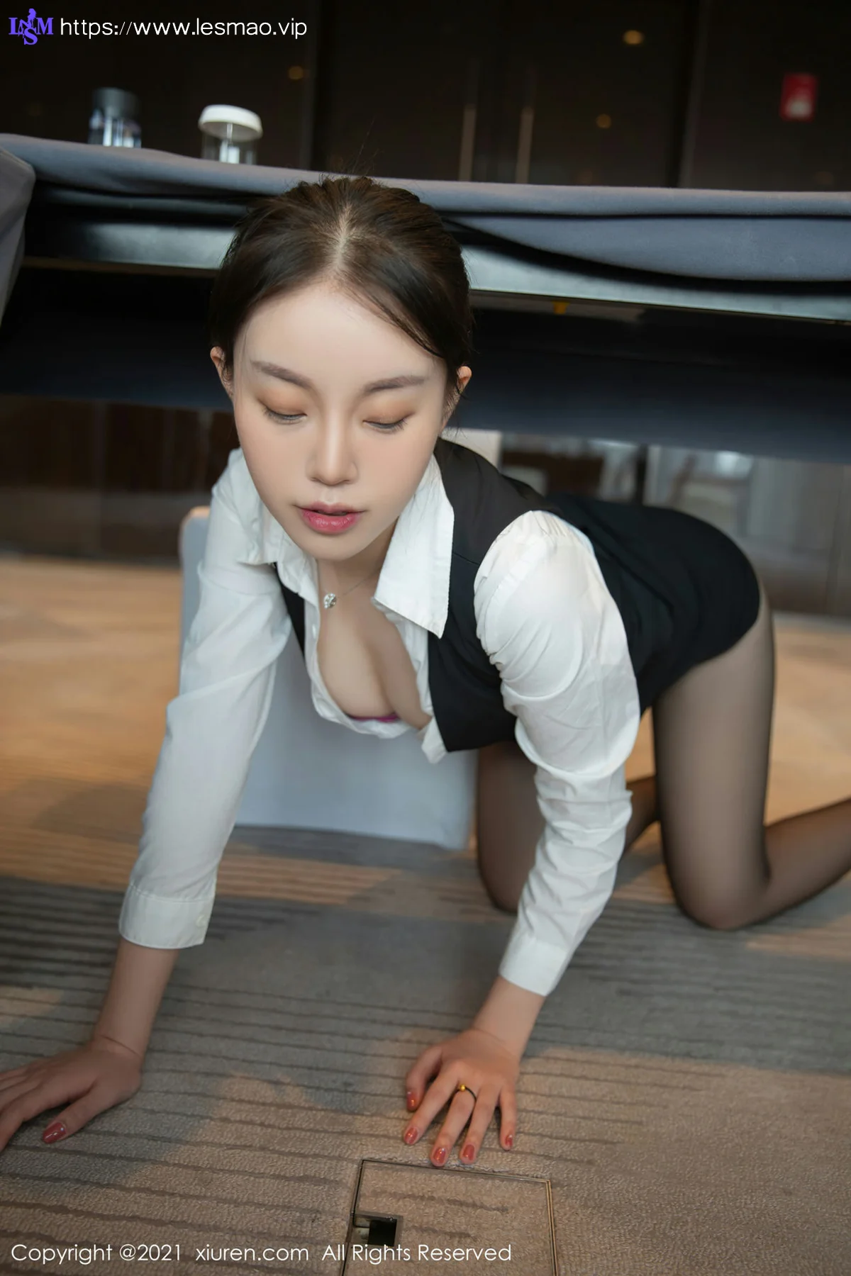 XiuRen 秀人 No.4083 上司会议室开会主题 一颗甜蛋黄a 性感写真1 - 28