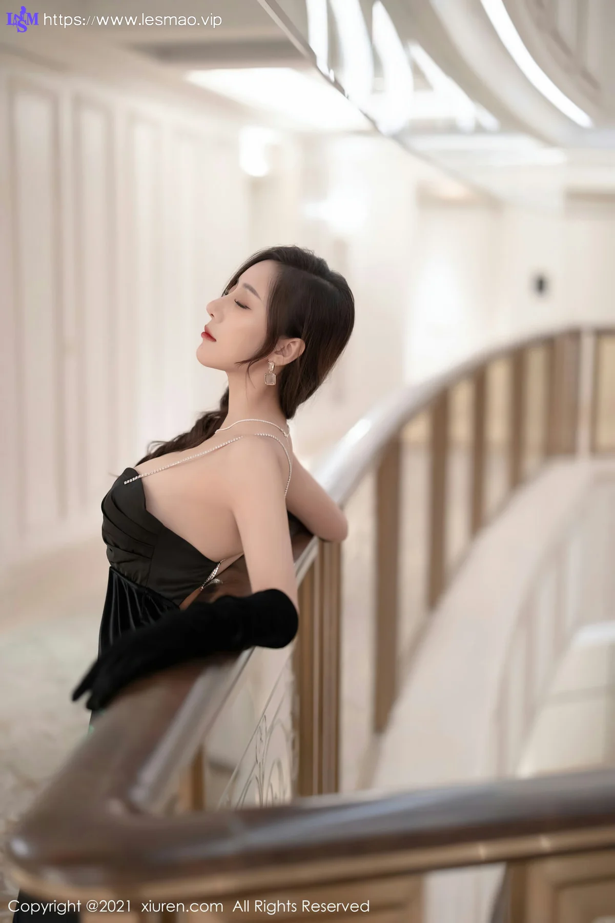 XiuRen 秀人 No.4101 魅惑黑丝 馨瑶yanni 深圳旅拍11 - 17