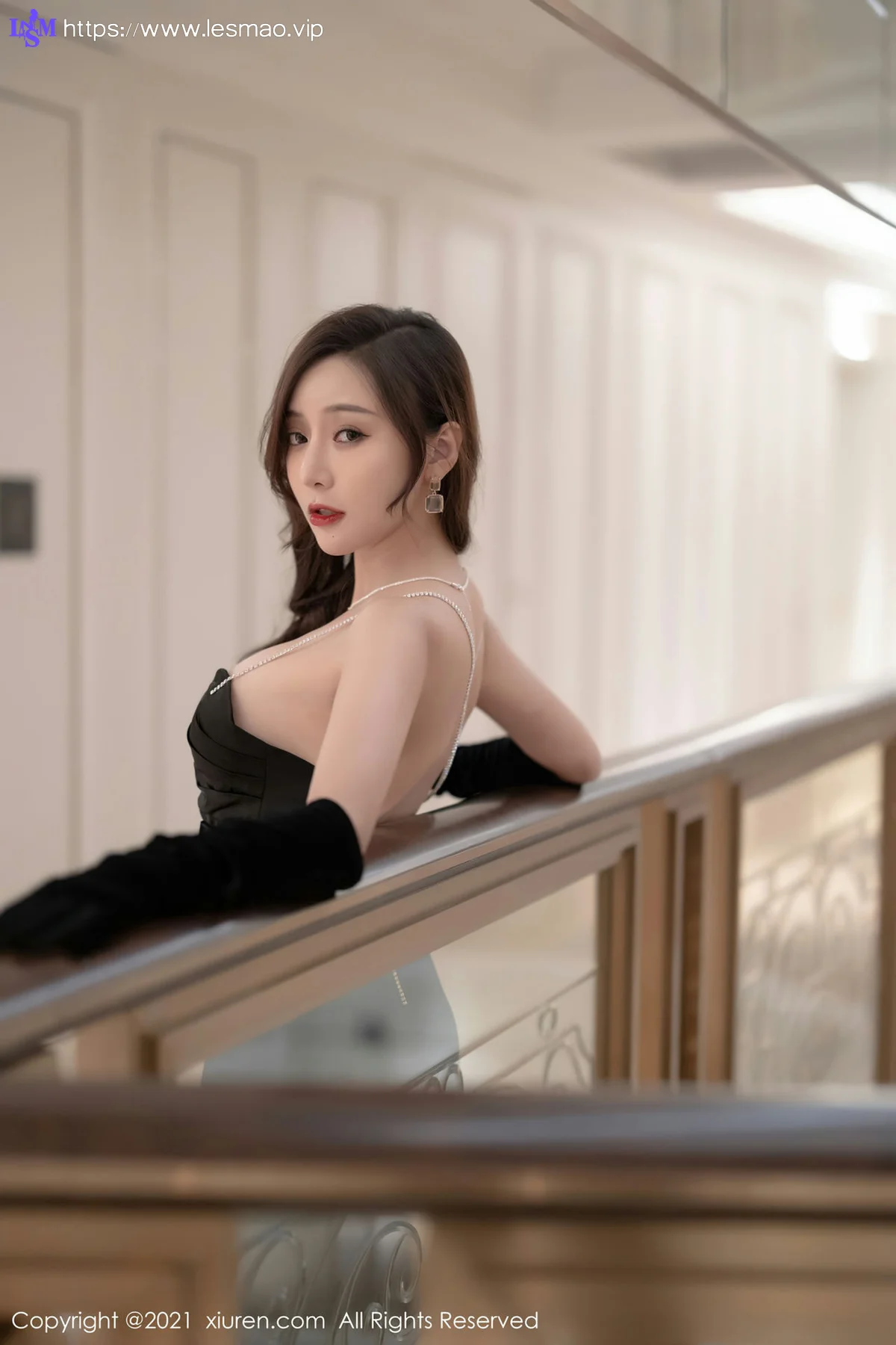 XiuRen 秀人 No.4101 魅惑黑丝 馨瑶yanni 深圳旅拍11 - 18
