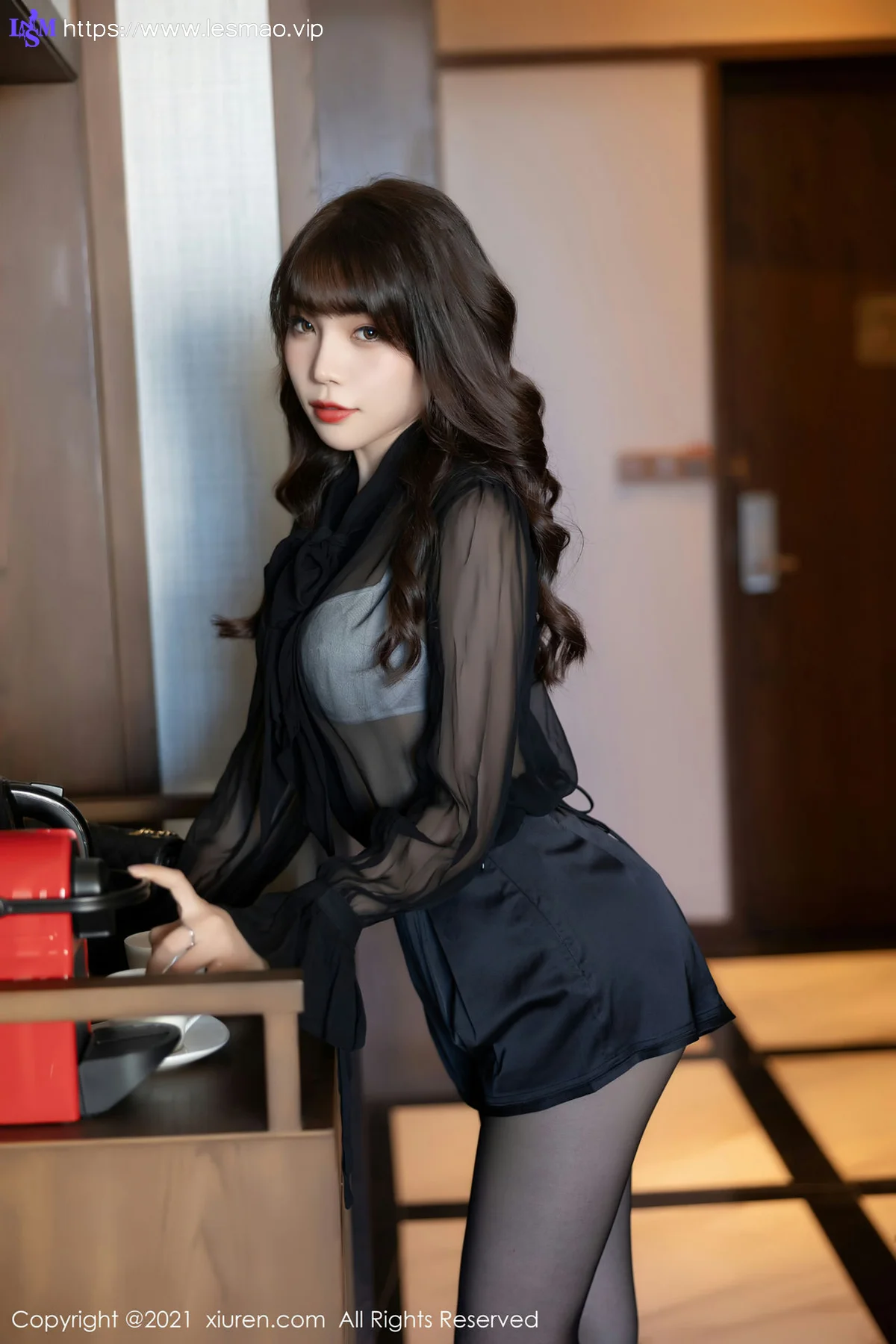 XiuRen 秀人 No.4114 魅惑黑丝 芝芝Booty 深圳旅拍 - 18