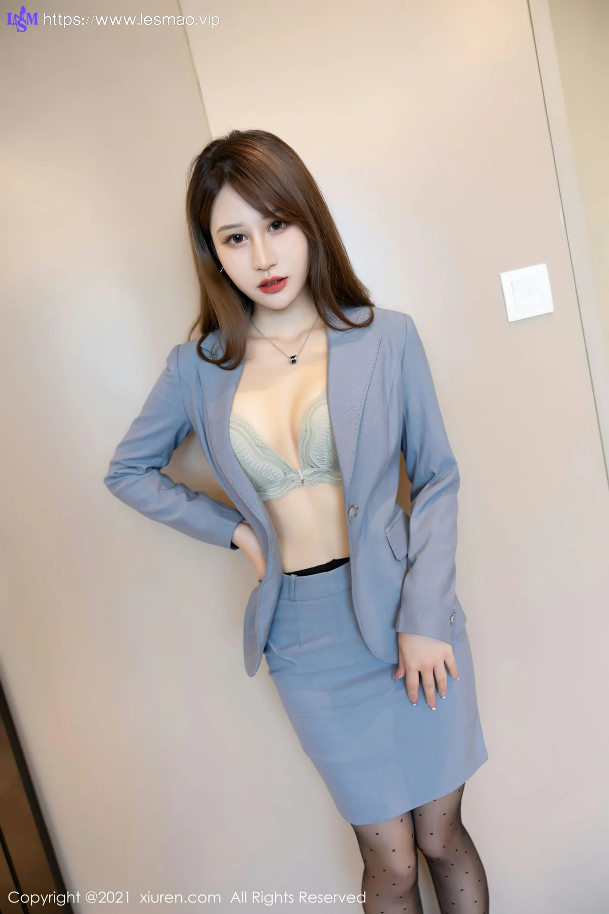 XiuRen 秀人 No.4117 白皙美女职业西装 张欣欣 深圳旅拍1 - 40