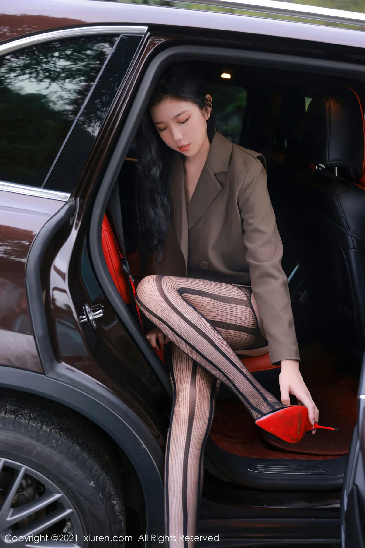 XiuRen 秀人 No.4179 黑丝吊袜 李雅柔182CM 性感写真 - 26