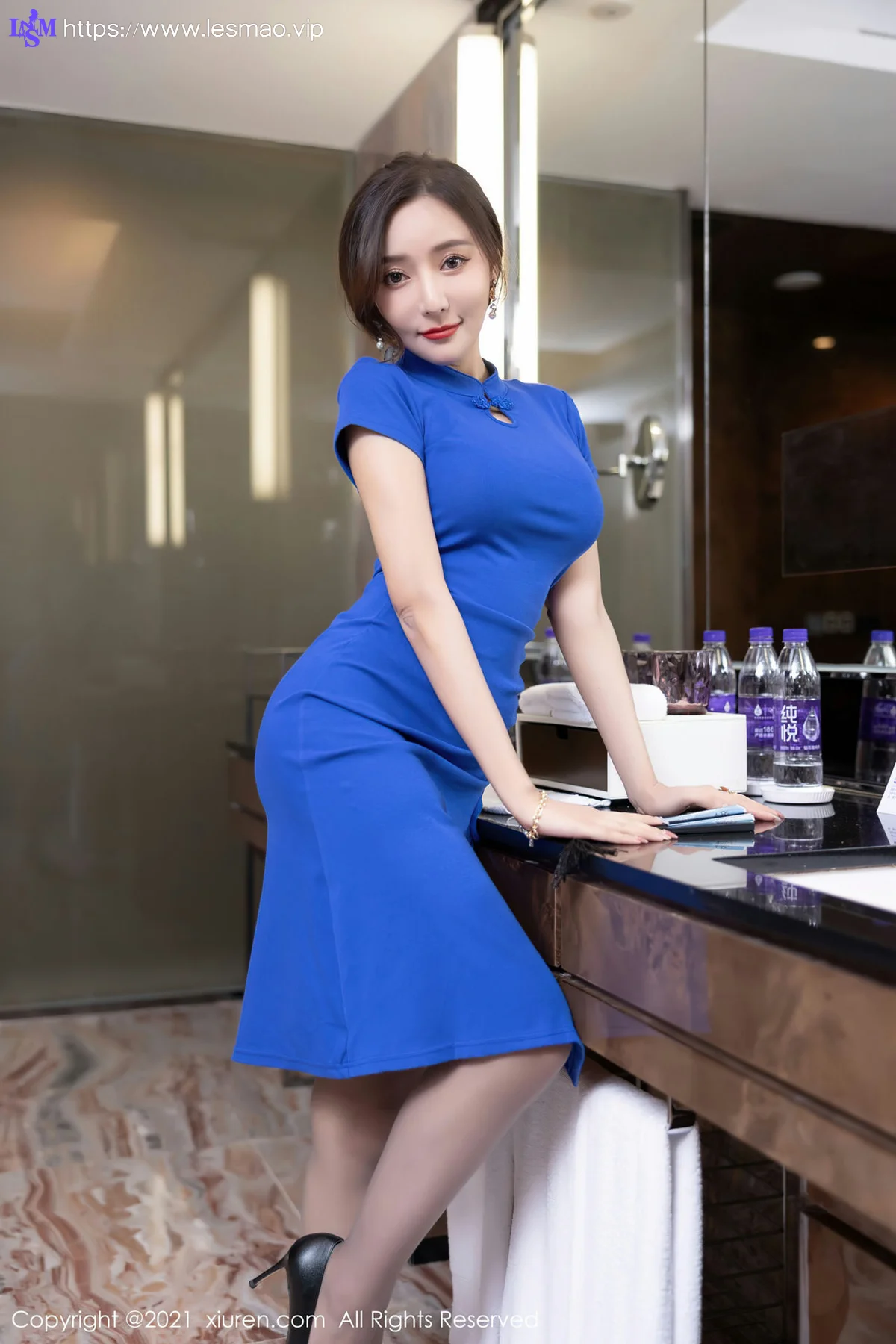 XiuRen 秀人 No.4242 韵味十足 王馨瑶yanni 性感写真1 - 4