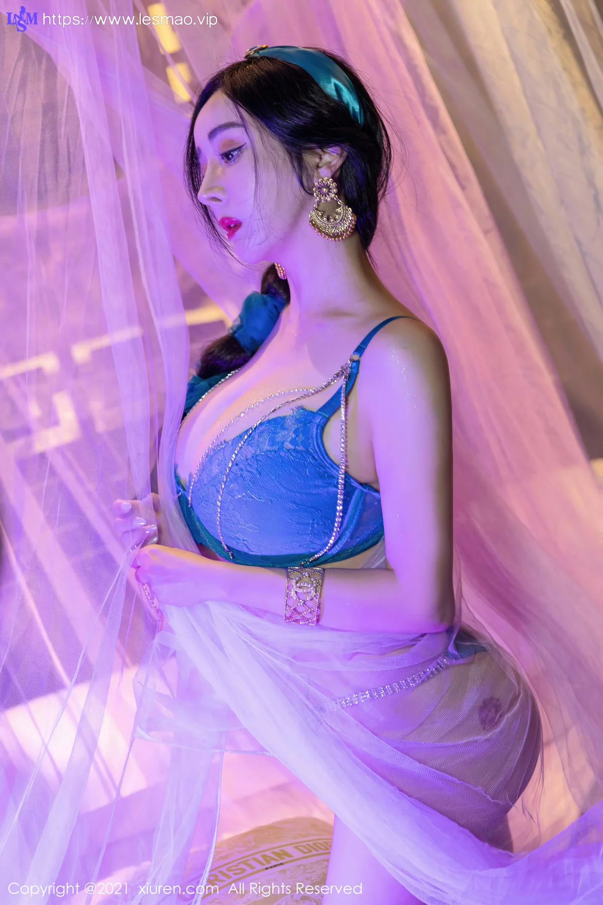 XiuRen 秀人 No.4243 丰腴婀娜 允爾 成都旅拍 - 33