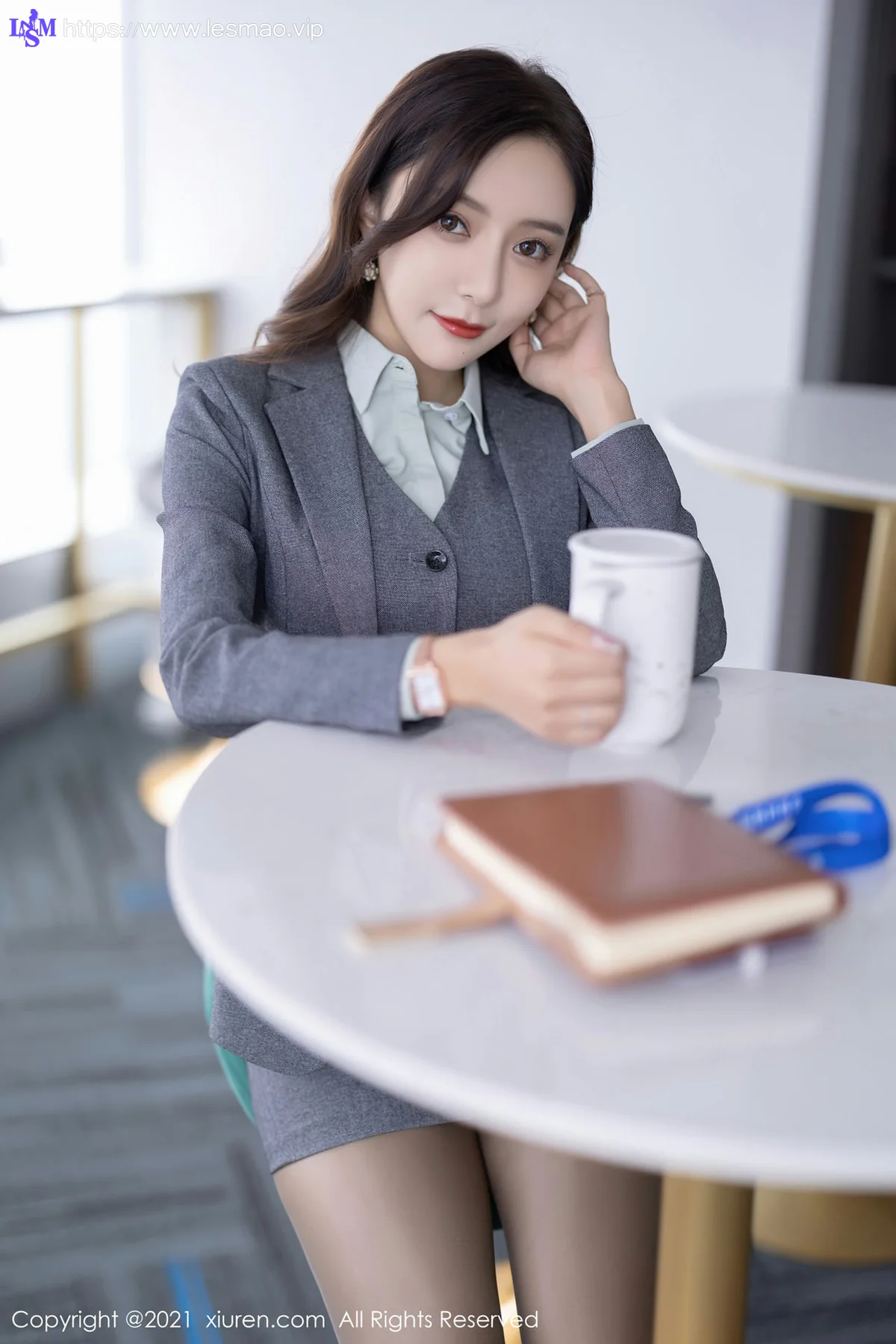 XiuRen 秀人 No.4251 职业装OL 王馨瑶yanni 性感写真11 - 17