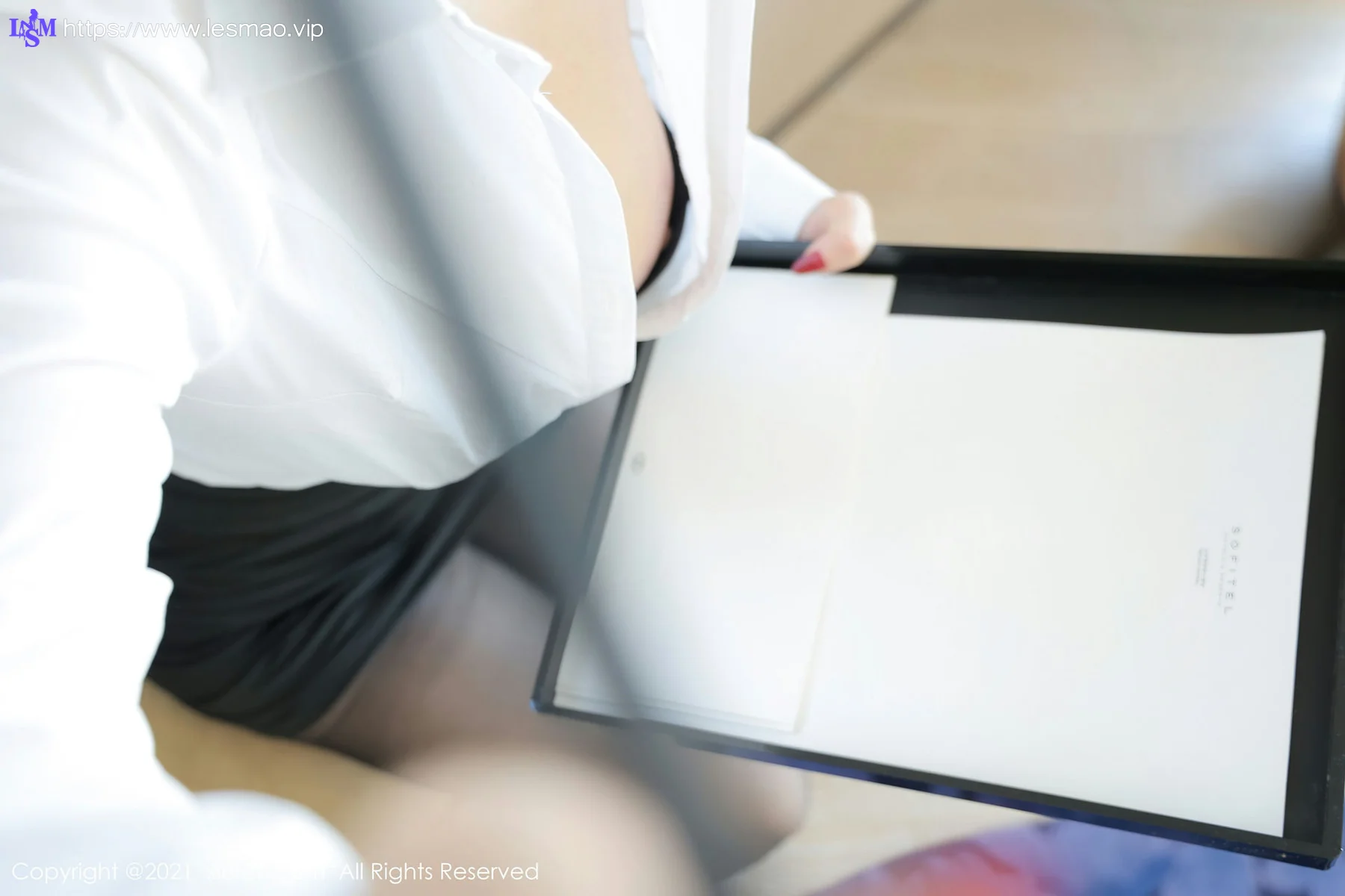 XiuRen 秀人 No.4287 熟女OL 潘娇娇 性感写真 - 18