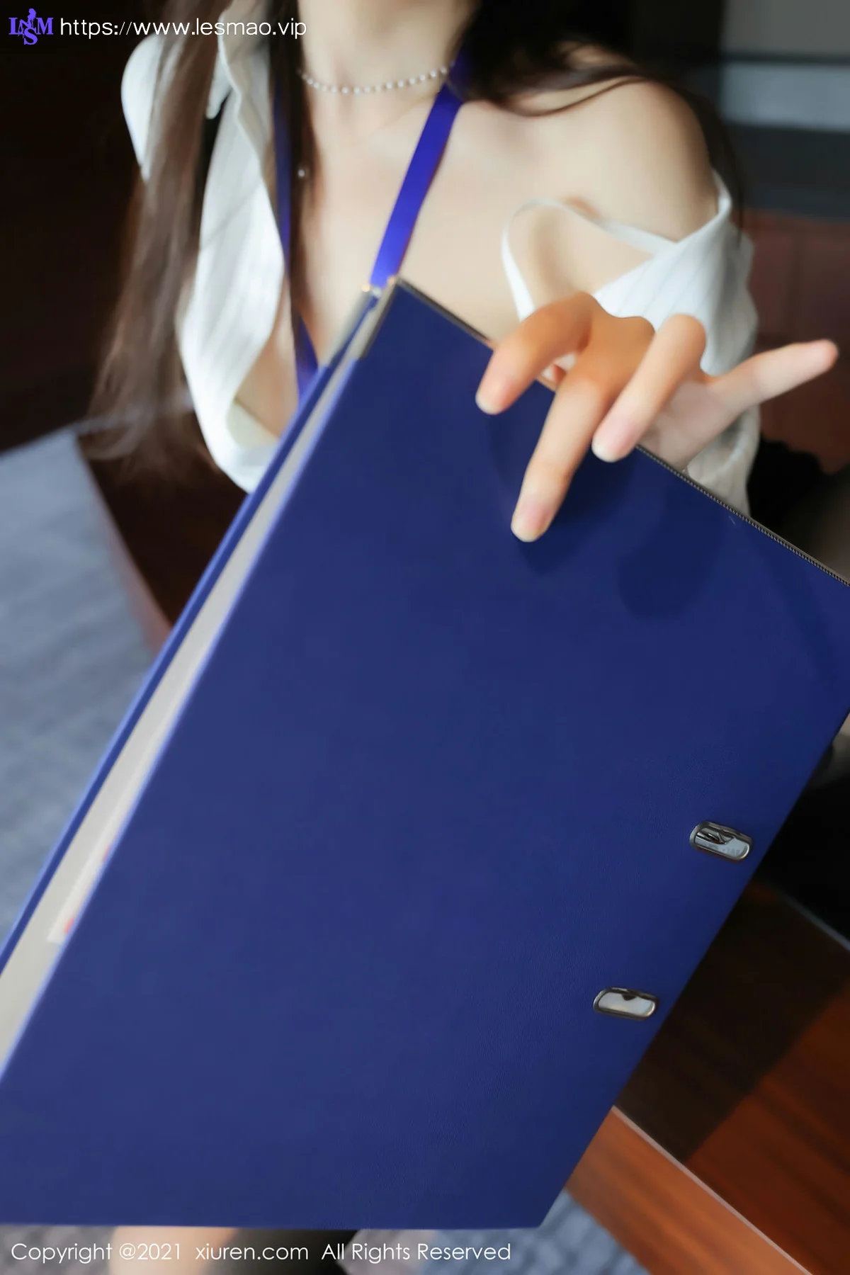 XiuRen 秀人 No.4291 短裙秘书OL 月音瞳 性感写真 - 38