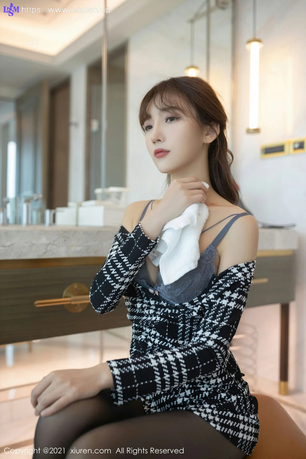 XiuRen 秀人 No.4292 玉体女神 陆萱萱 重庆旅拍222 - 36