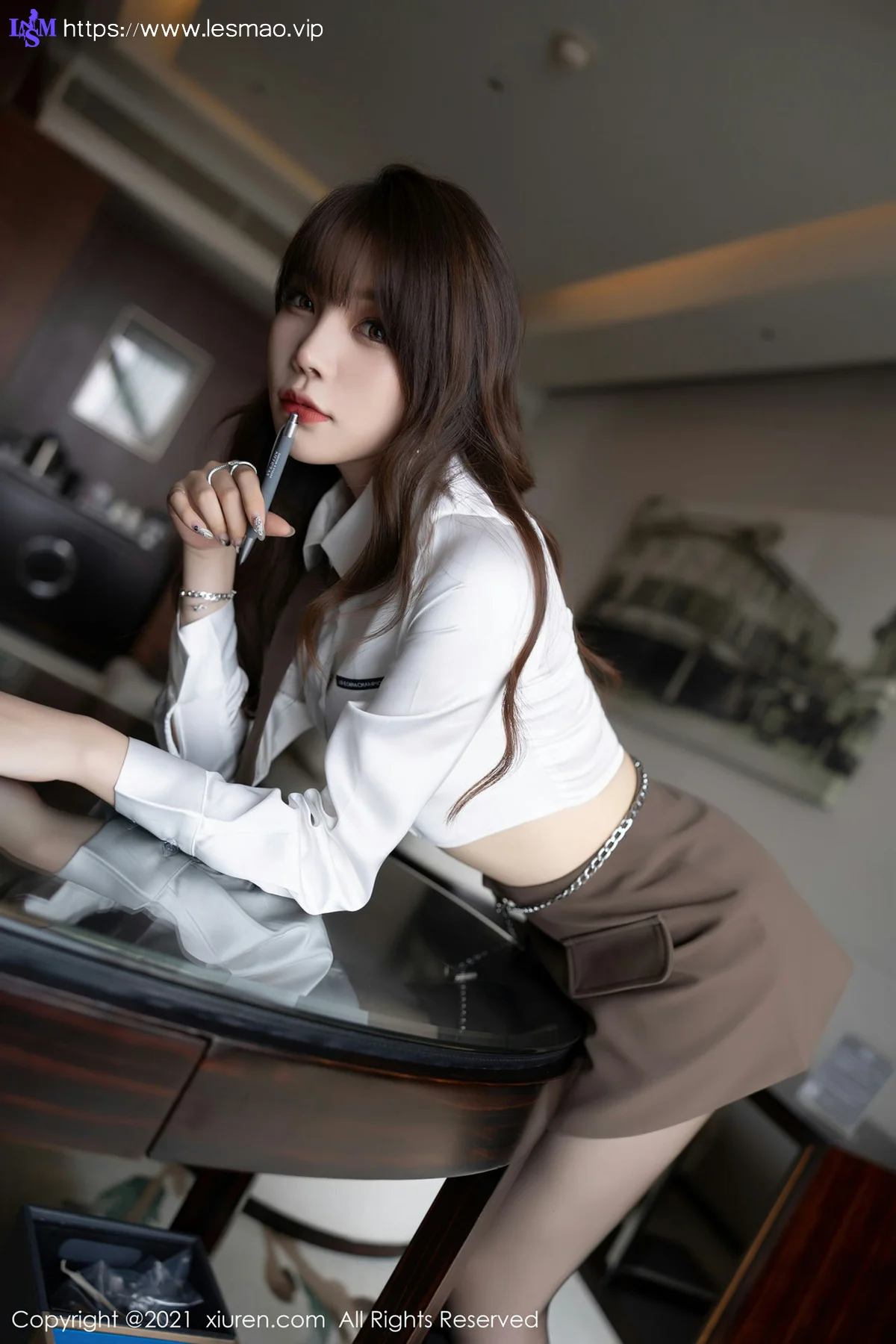XiuRen 秀人 No.4299 棕色超短裙 芝芝Booty 性感写真1 - 16