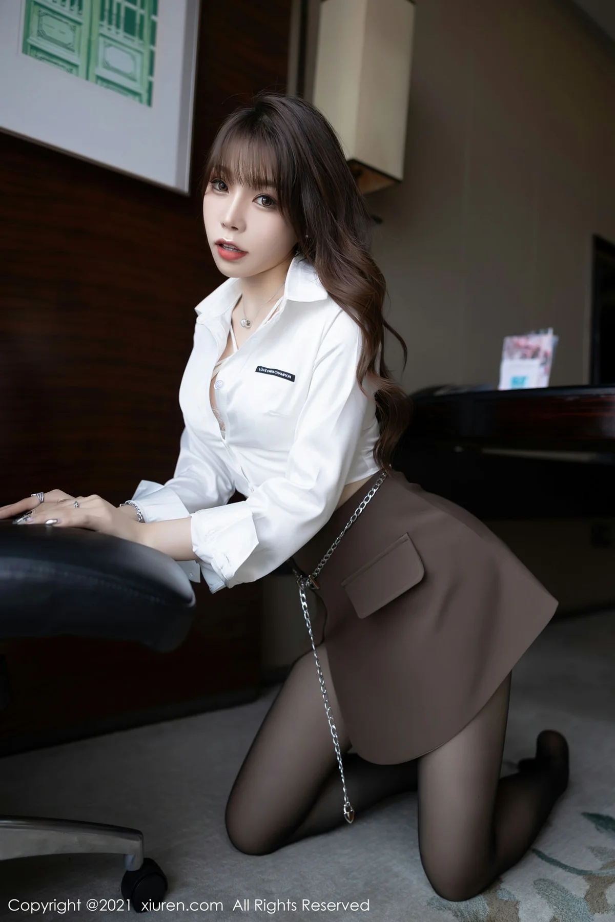XiuRen 秀人 No.4299 棕色超短裙 芝芝Booty 性感写真1 - 41