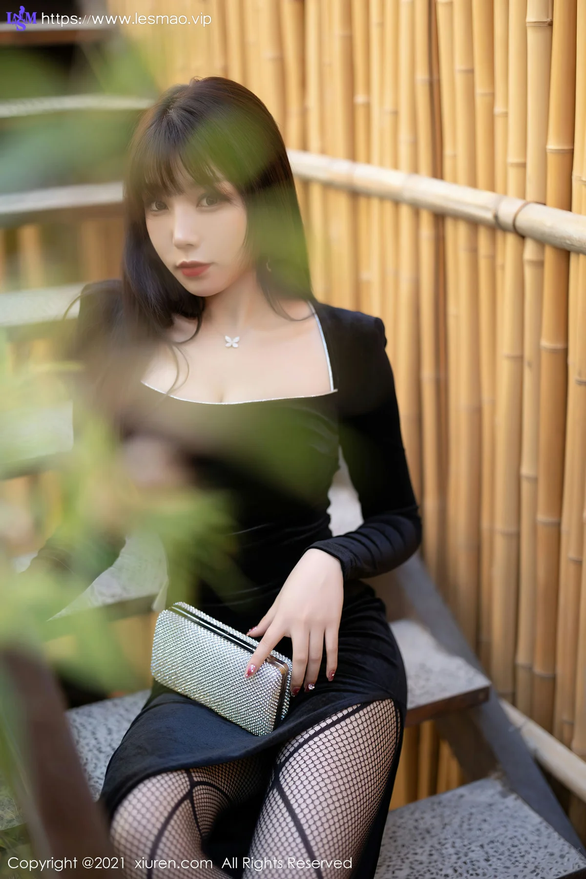 XiuRen 秀人 No.4322 网格黑丝 芝芝Booty 性感写真11 - 12
