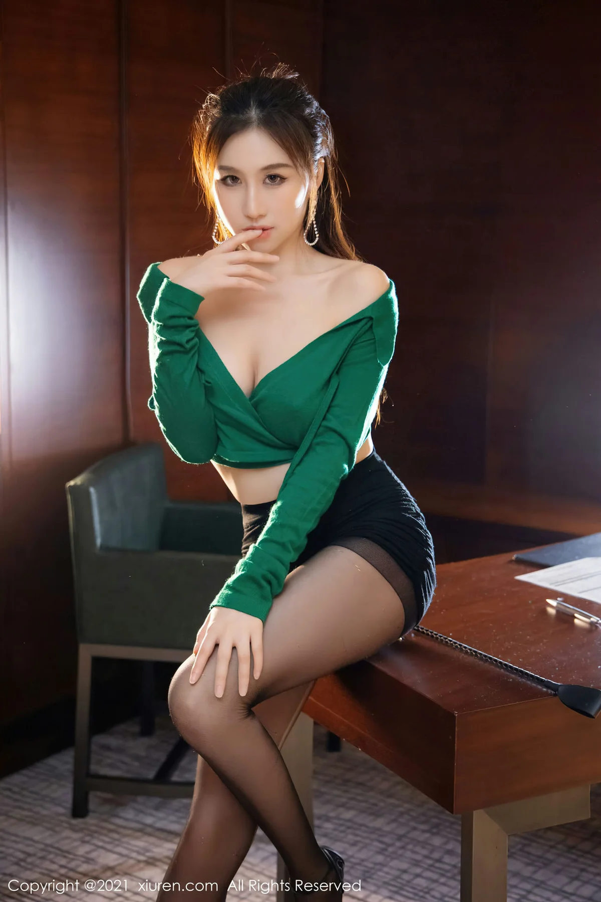 XiuRen 秀人 No.4358 美腿雪峰  月音瞳 性感写真 - 58