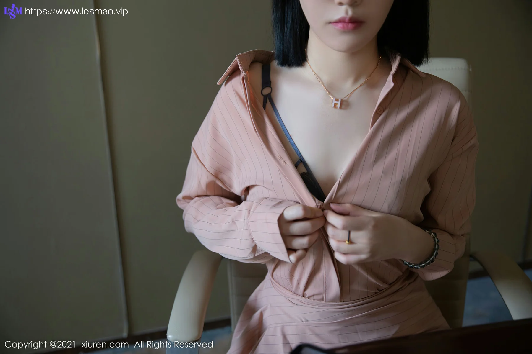 XiuRen 秀人 No.4393 原色丝袜玉体 一颗甜蛋黄a 性感写真1 - 12
