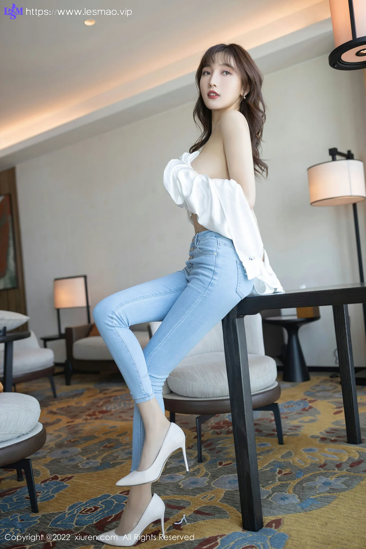 XiuRen 秀人 No.4425 简约白T 陆萱萱 性感写真90P - 23