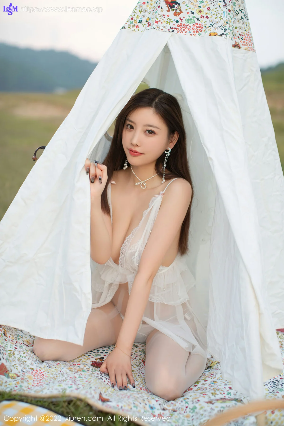 XiuRen 秀人 No.4455 户外场景拍摄  杨晨晨Yome 私房写真1 - 15